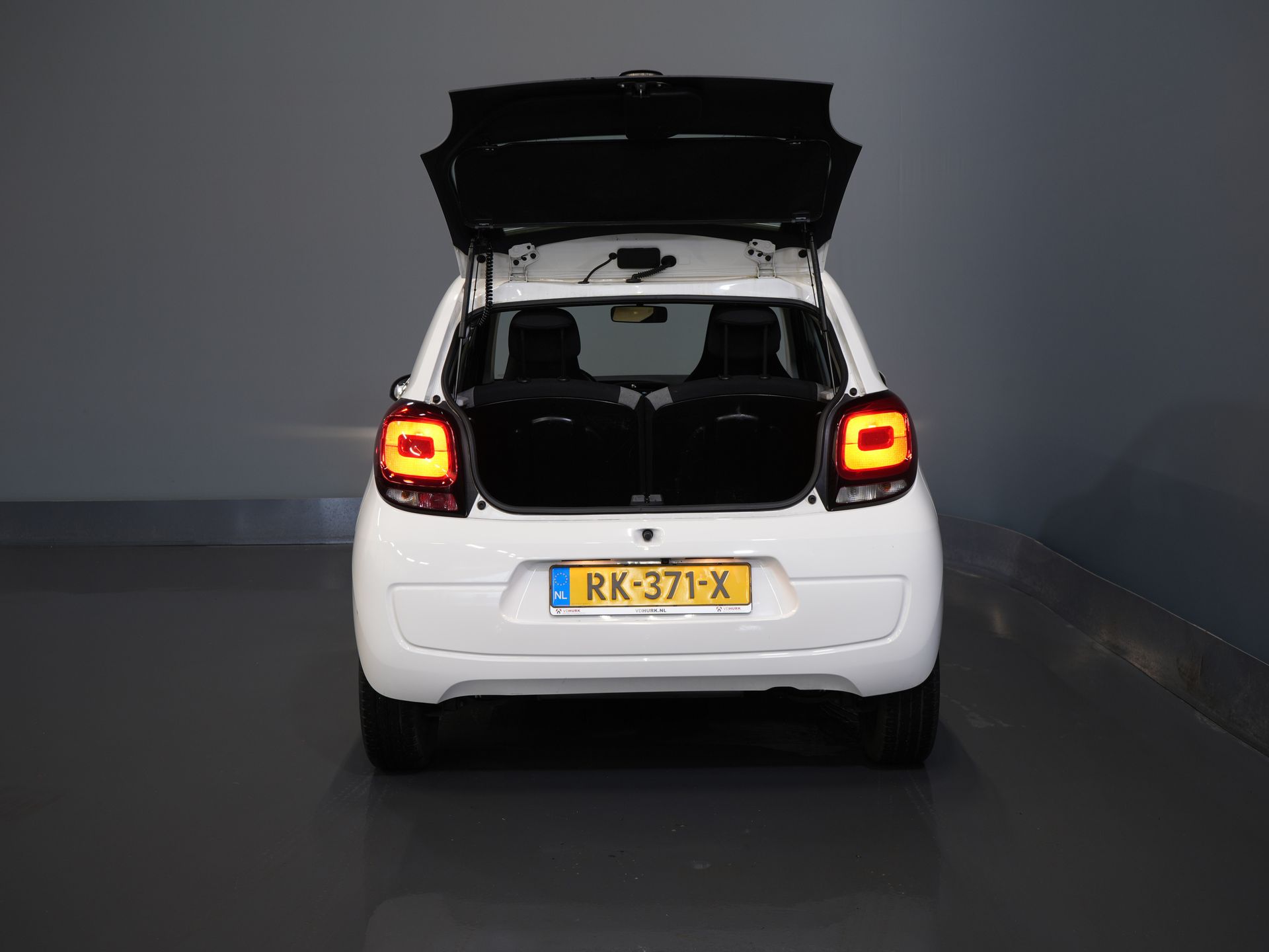 Citroën C1 Hatchback 1.0 e-VTi Shine ZEER NETTE AUTO/ NL Auto/ Weinig Km/ Navi/ LMV/ Airco/ Camera 4