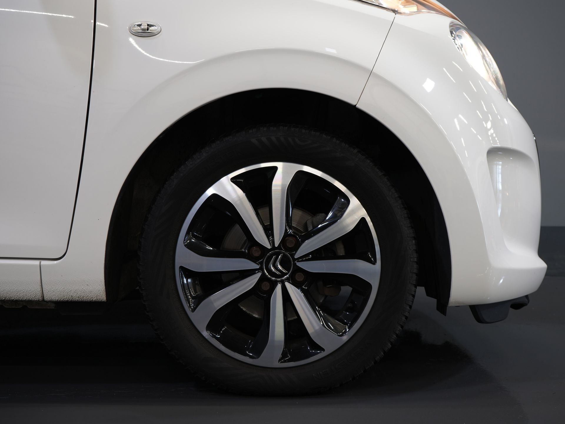 Citroën C1 Hatchback 1.0 e-VTi Shine ZEER NETTE AUTO/ NL Auto/ Weinig Km/ Navi/ LMV/ Airco/ Camera 8