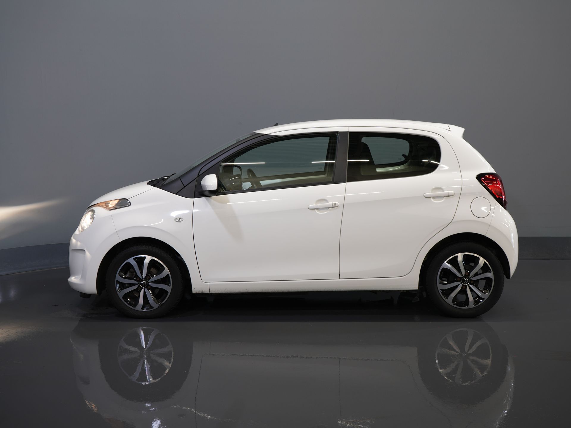 Citroën C1 Hatchback 1.0 e-VTi Shine ZEER NETTE AUTO/ NL Auto/ Weinig Km/ Navi/ LMV/ Airco/ Camera 9