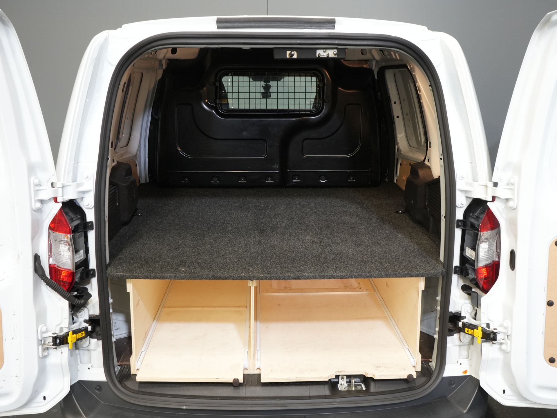 Ford Transit Courier Bestelbus 1.0 EcoBoost 100pk Limited BENZINE BPM VRIJ! Carplay/ Camera/ Climate/ Cruise/ PDC/ LMV/ DAB 14