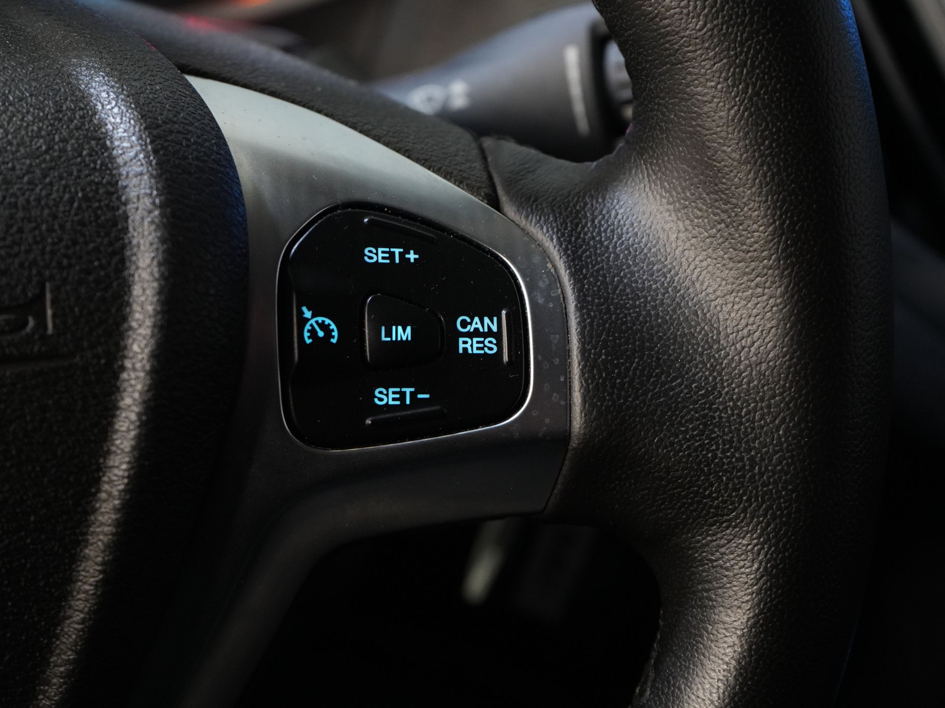 Ford Transit Courier Bestelbus 1.0 EcoBoost 100pk Limited BENZINE BPM VRIJ! Carplay/ Camera/ Climate/ Cruise/ PDC/ LMV/ DAB 18