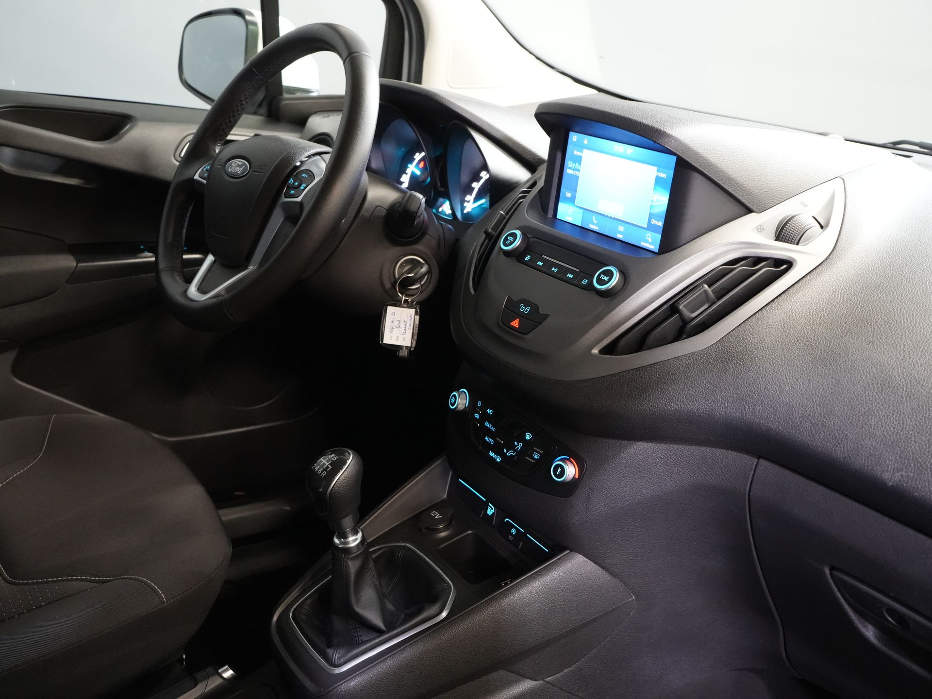 Ford Transit Courier Bestelbus 1.0 EcoBoost 100pk Limited BENZINE BPM VRIJ! Carplay/ Camera/ Climate/ Cruise/ PDC/ LMV/ DAB 2