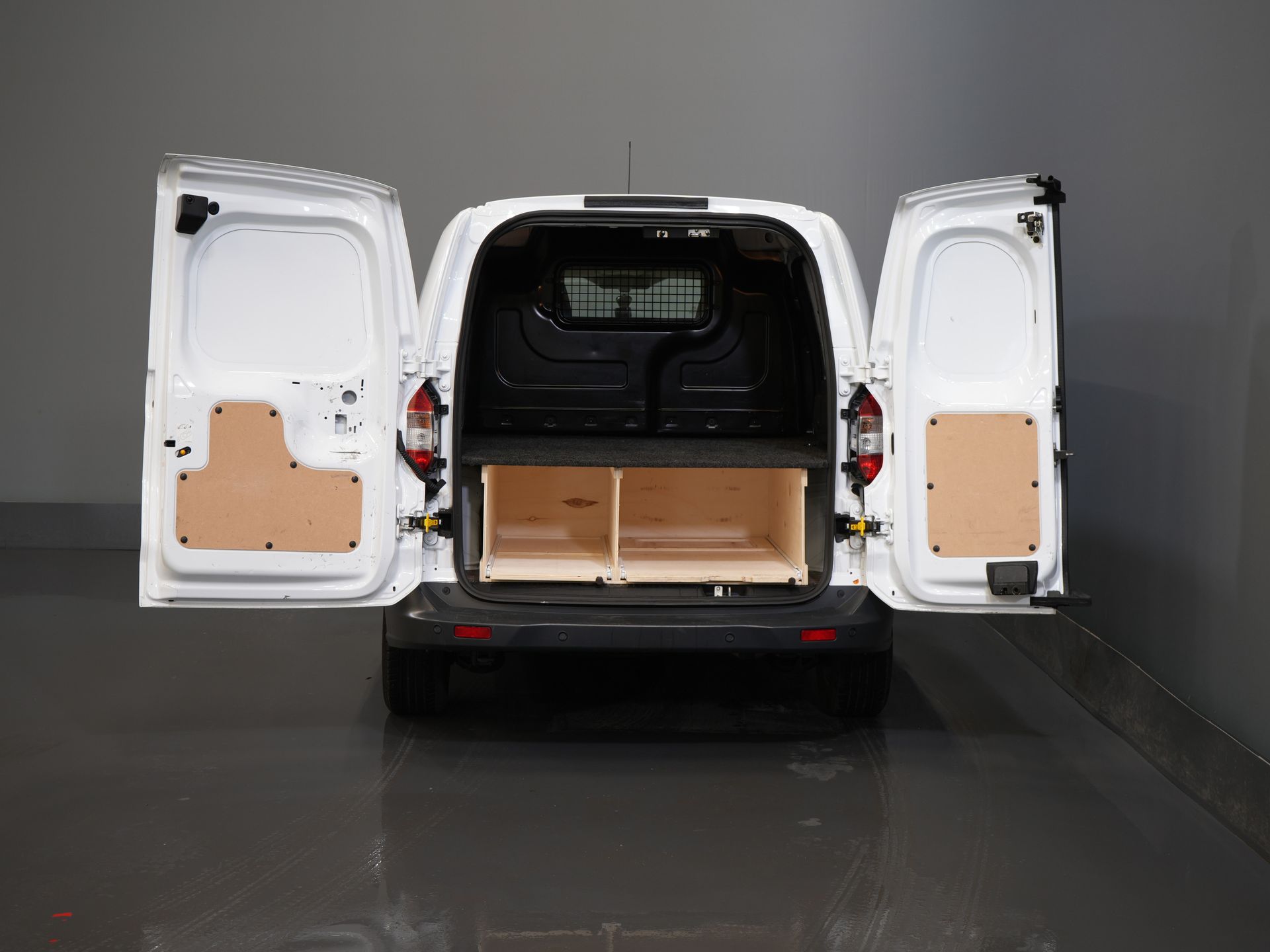 Ford Transit Courier Bestelbus 1.0 EcoBoost 100pk Limited BENZINE BPM VRIJ! Carplay/ Camera/ Climate/ Cruise/ PDC/ LMV/ DAB 4