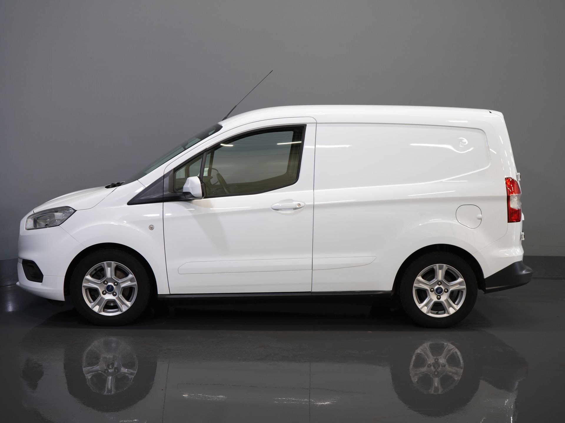 Ford Transit Courier Bestelbus 1.0 EcoBoost 100pk Limited BENZINE BPM VRIJ! Carplay/ Camera/ Climate/ Cruise/ PDC/ LMV/ DAB 9