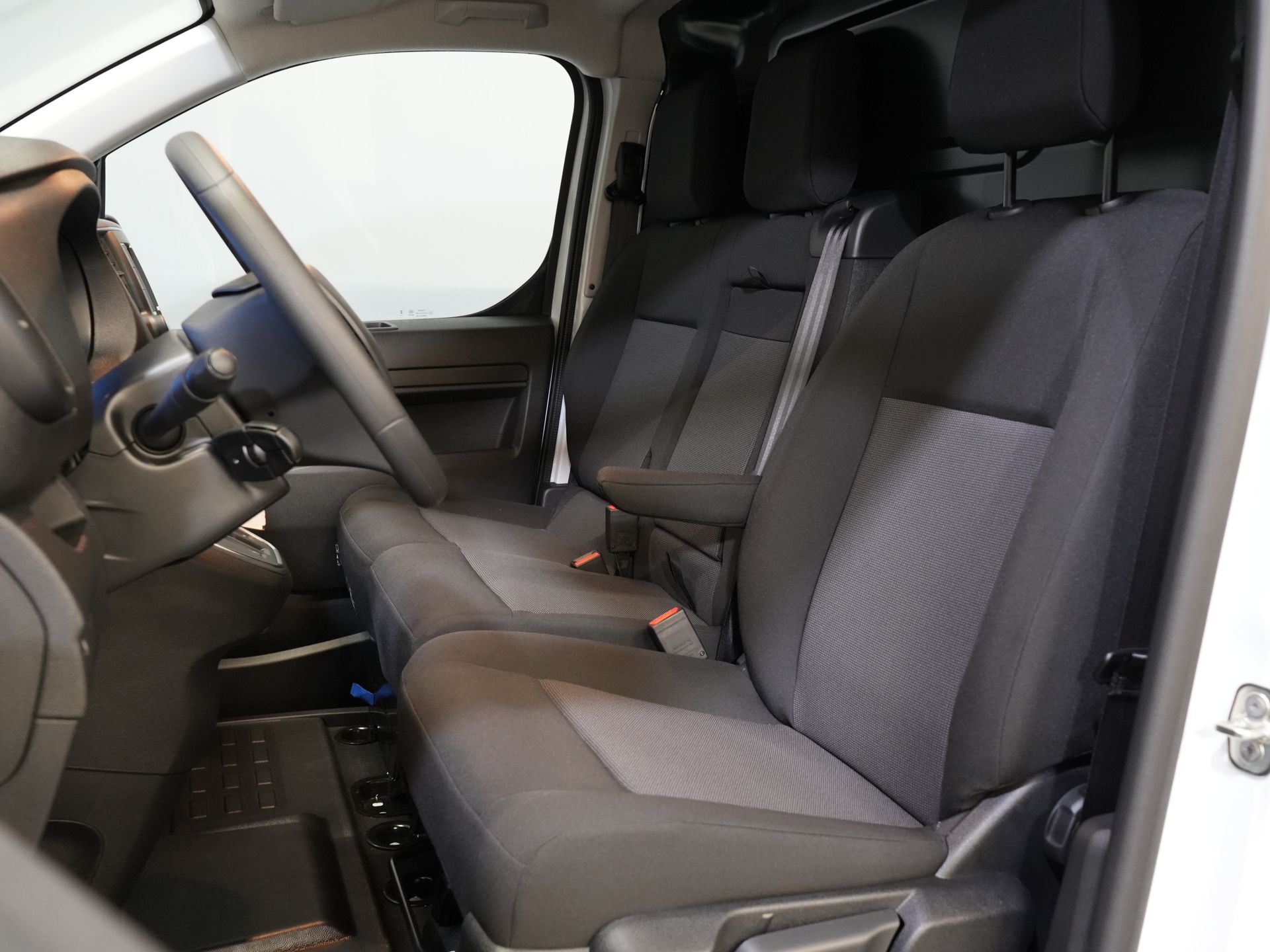 Citroën ë-Jumpy Bestelbus L2 75 kWh 330km WLTP Snellader/ 3 Pers./ Carplay/ Camera/ PDC/ Cruise/ Airco 11