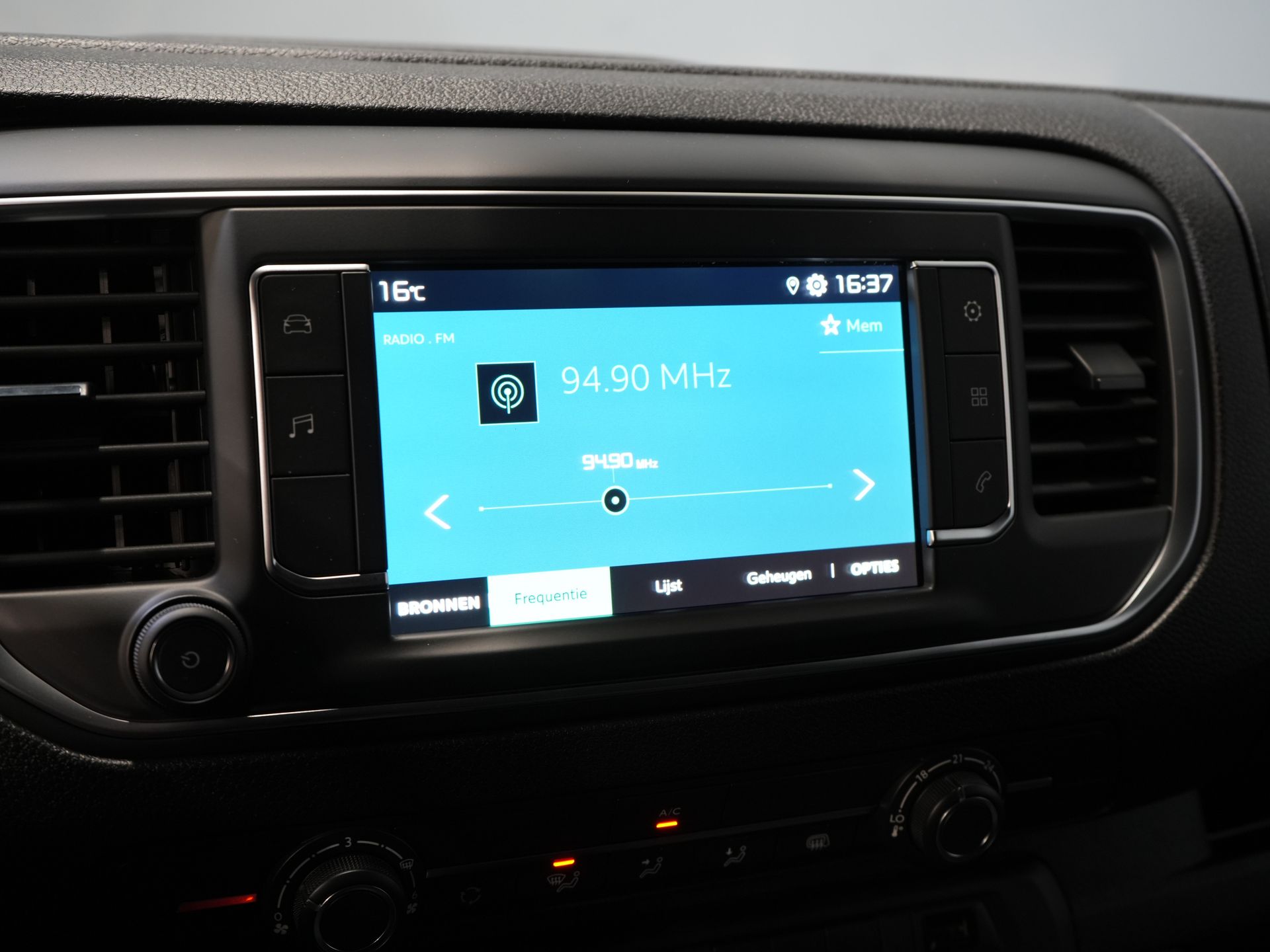 Citroën ë-Jumpy Bestelbus L2 75 kWh 330km WLTP Snellader/ 3 Pers./ Carplay/ Camera/ PDC/ Cruise/ Airco 20