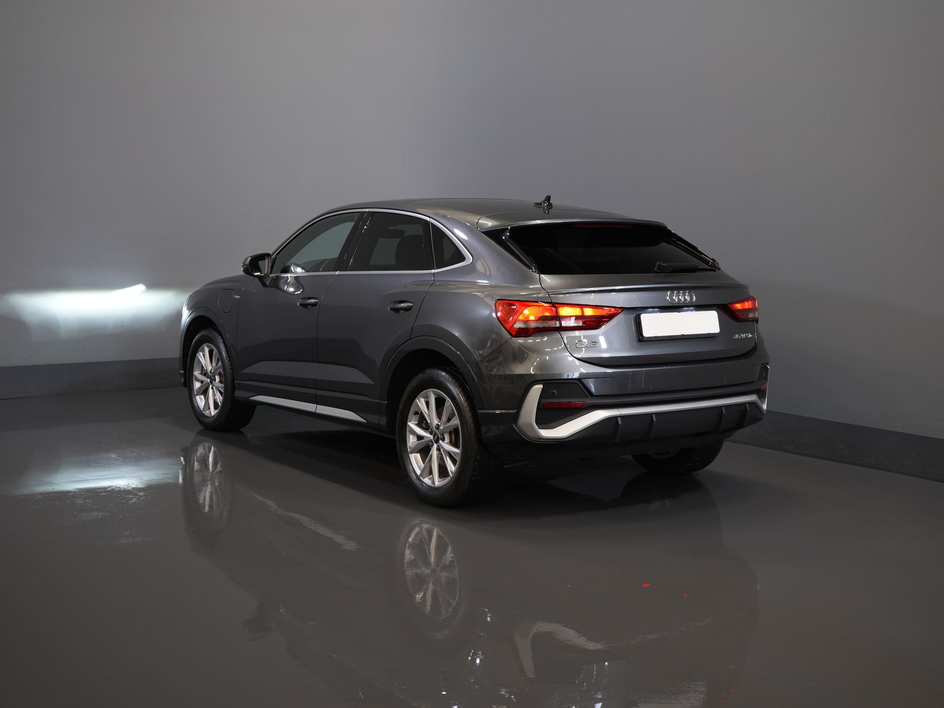 Audi Q3 Sportback SUV 45 TFSI E-Tron 245 pk S-Line Virtual Cockpit/ Pano/ Carplay/ Stoelverw./ PDC/ Trekhaak 1