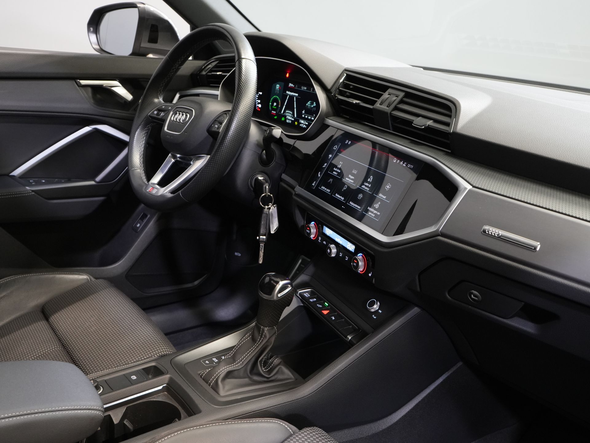 Audi Q3 Sportback SUV 45 TFSI E-Tron 245 pk S-Line Virtual Cockpit/ Pano/ Carplay/ Stoelverw./ PDC/ Trekhaak 2