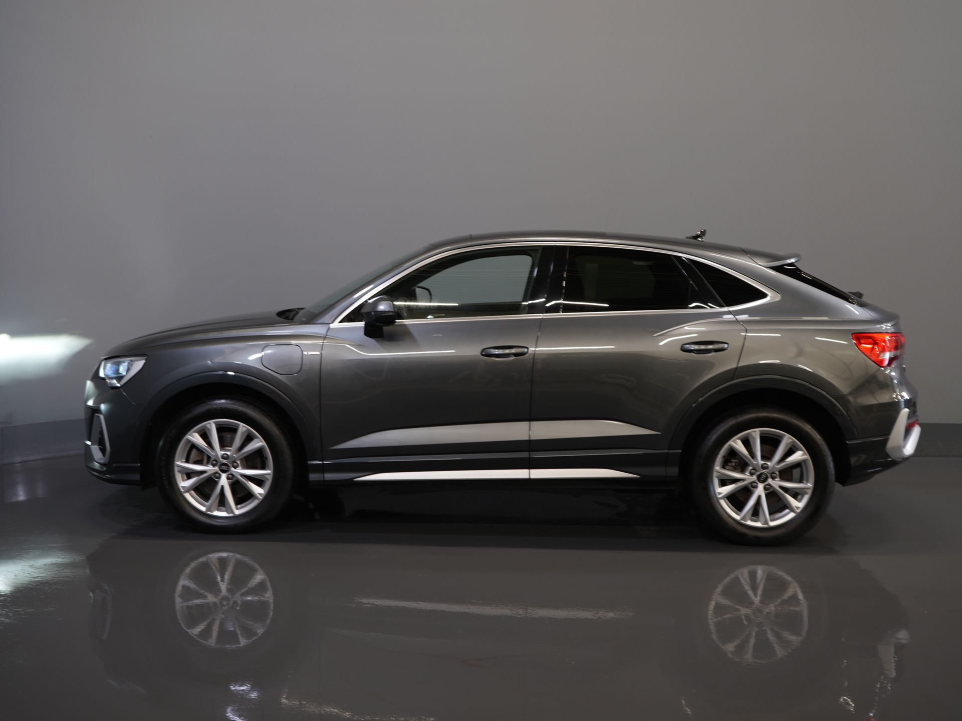 Audi Q3 Sportback SUV 45 TFSI E-Tron 245 pk S-Line Virtual Cockpit/ Pano/ Carplay/ Stoelverw./ PDC/ Trekhaak 9