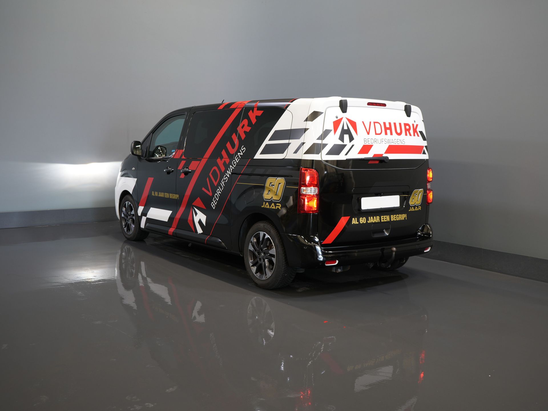 Opel Vivaro-e Personenvervoer 75 kWh 330km WLTP (DEMO) € 33.812,- incl. BTW Pano/ Elek.Schuifdeuren/ Massage Stoelen/ Leder/ Xenon/ Standkachel/ Head Up/ Klas 1