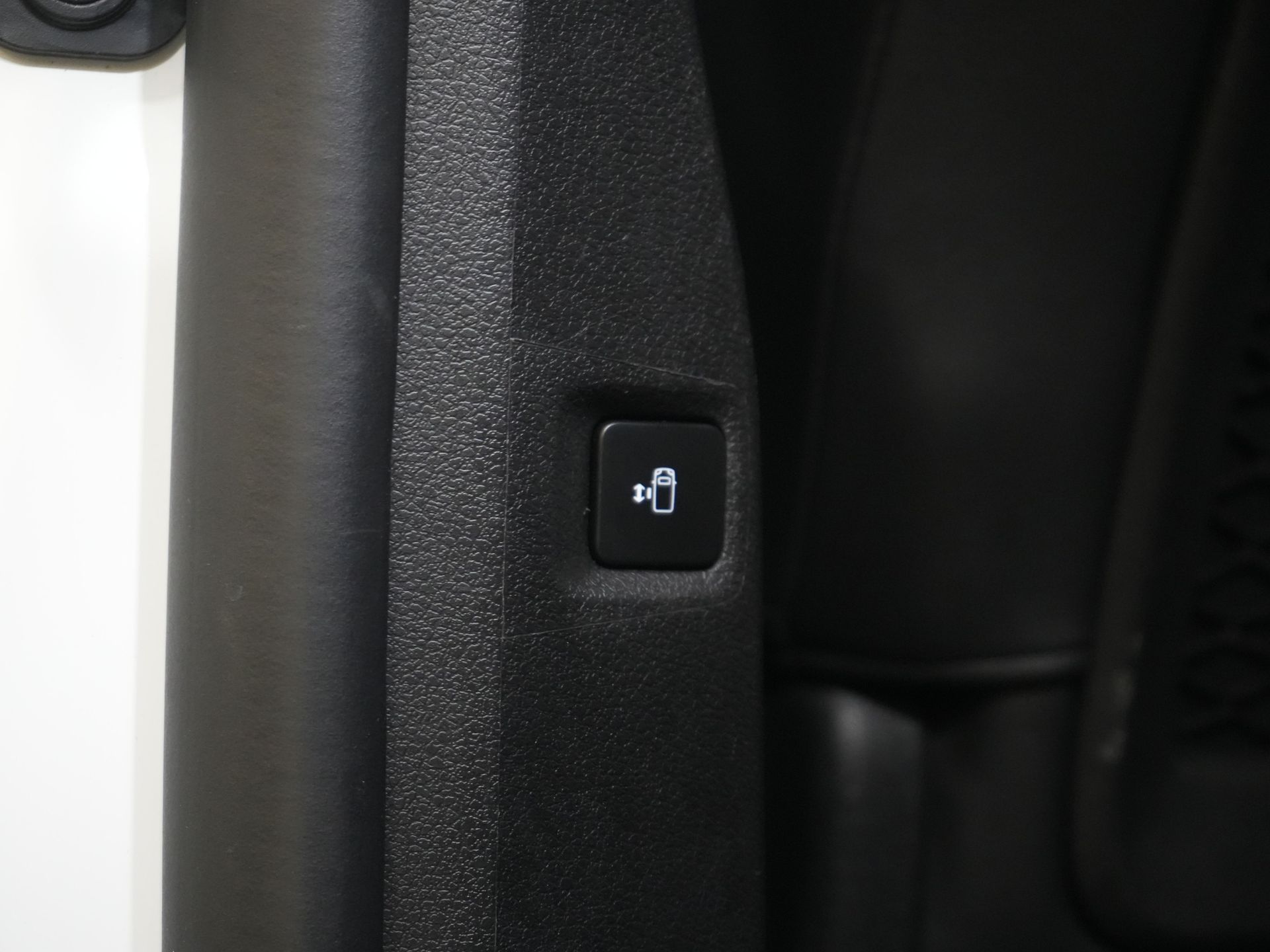 Opel Vivaro-e Personenvervoer 75 kWh 330km WLTP (DEMO) € 33.812,- incl. BTW Pano/ Elek.Schuifdeuren/ Massage Stoelen/ Leder/ Xenon/ Standkachel/ Head Up/ Klas 16