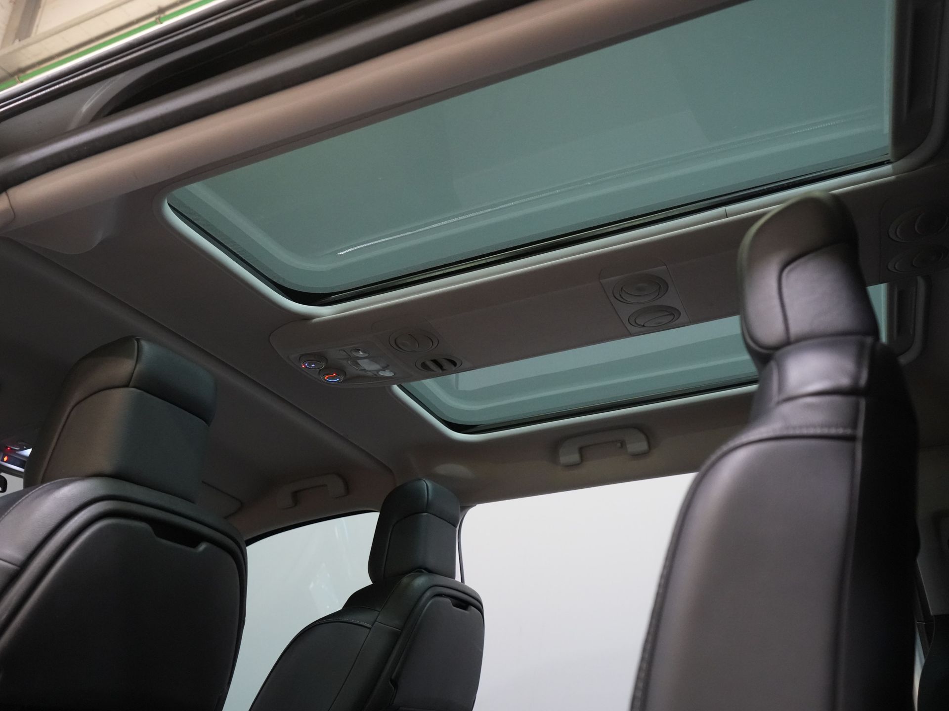 Opel Vivaro-e Personenvervoer 75 kWh 330km WLTP (DEMO) € 33.812,- incl. BTW Pano/ Elek.Schuifdeuren/ Massage Stoelen/ Leder/ Xenon/ Standkachel/ Head Up/ Klas 17