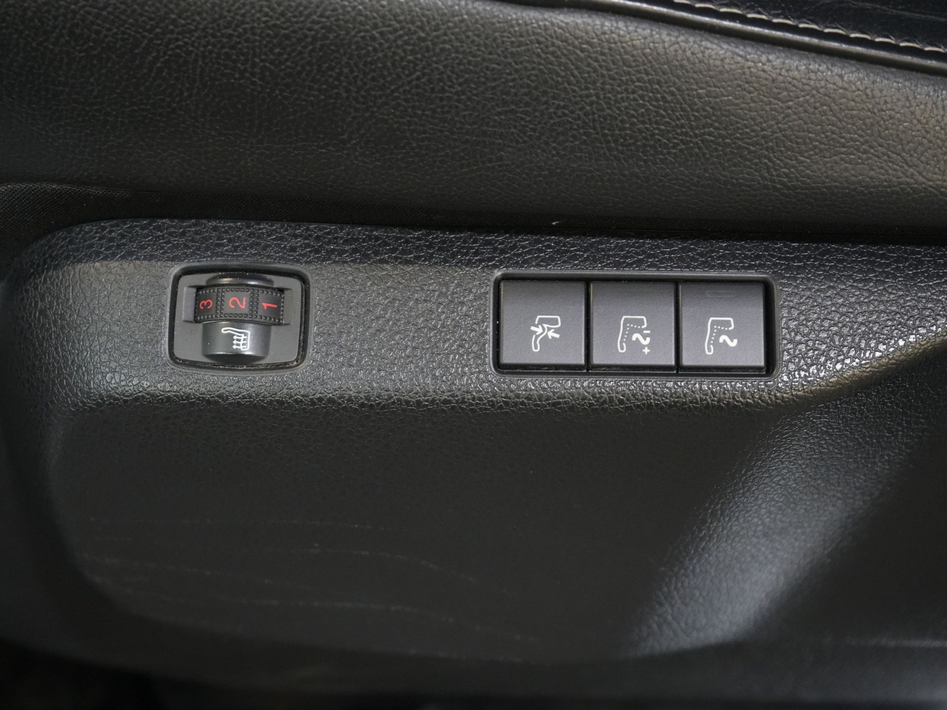 Opel Vivaro-e Personenvervoer 75 kWh 330km WLTP (DEMO) € 33.812,- incl. BTW Pano/ Elek.Schuifdeuren/ Massage Stoelen/ Leder/ Xenon/ Standkachel/ Head Up/ Klas 21