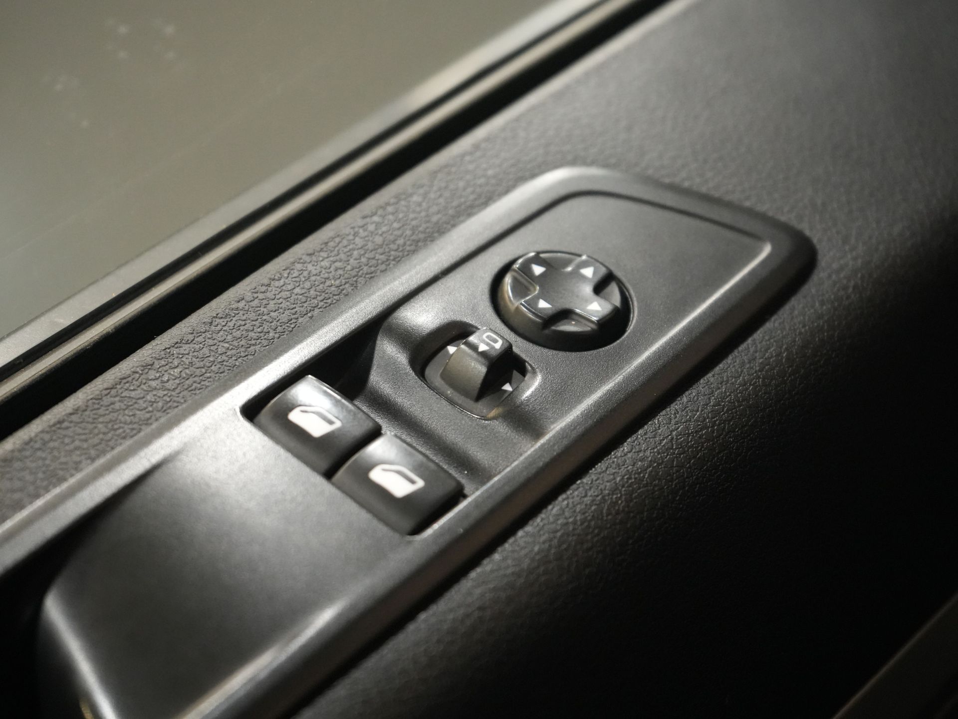 Opel Vivaro-e Personenvervoer 75 kWh 330km WLTP (DEMO) € 33.812,- incl. BTW Pano/ Elek.Schuifdeuren/ Massage Stoelen/ Leder/ Xenon/ Standkachel/ Head Up/ Klas 22