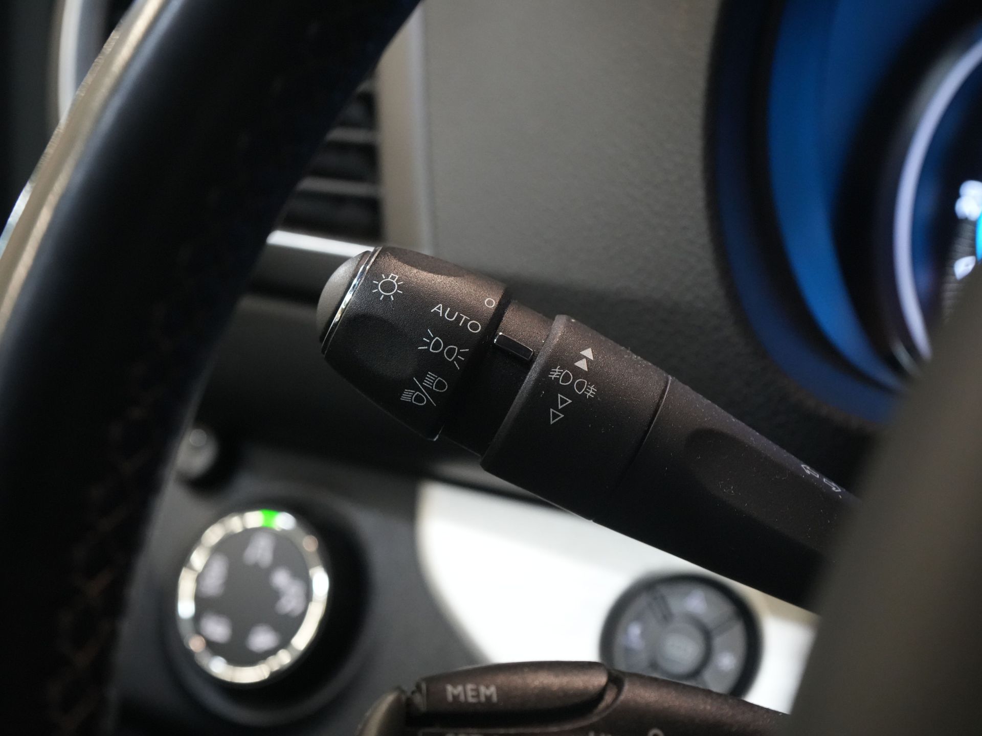 Opel Vivaro-e Personenvervoer 75 kWh 330km WLTP (DEMO) € 33.812,- incl. BTW Pano/ Elek.Schuifdeuren/ Massage Stoelen/ Leder/ Xenon/ Standkachel/ Head Up/ Klas 24