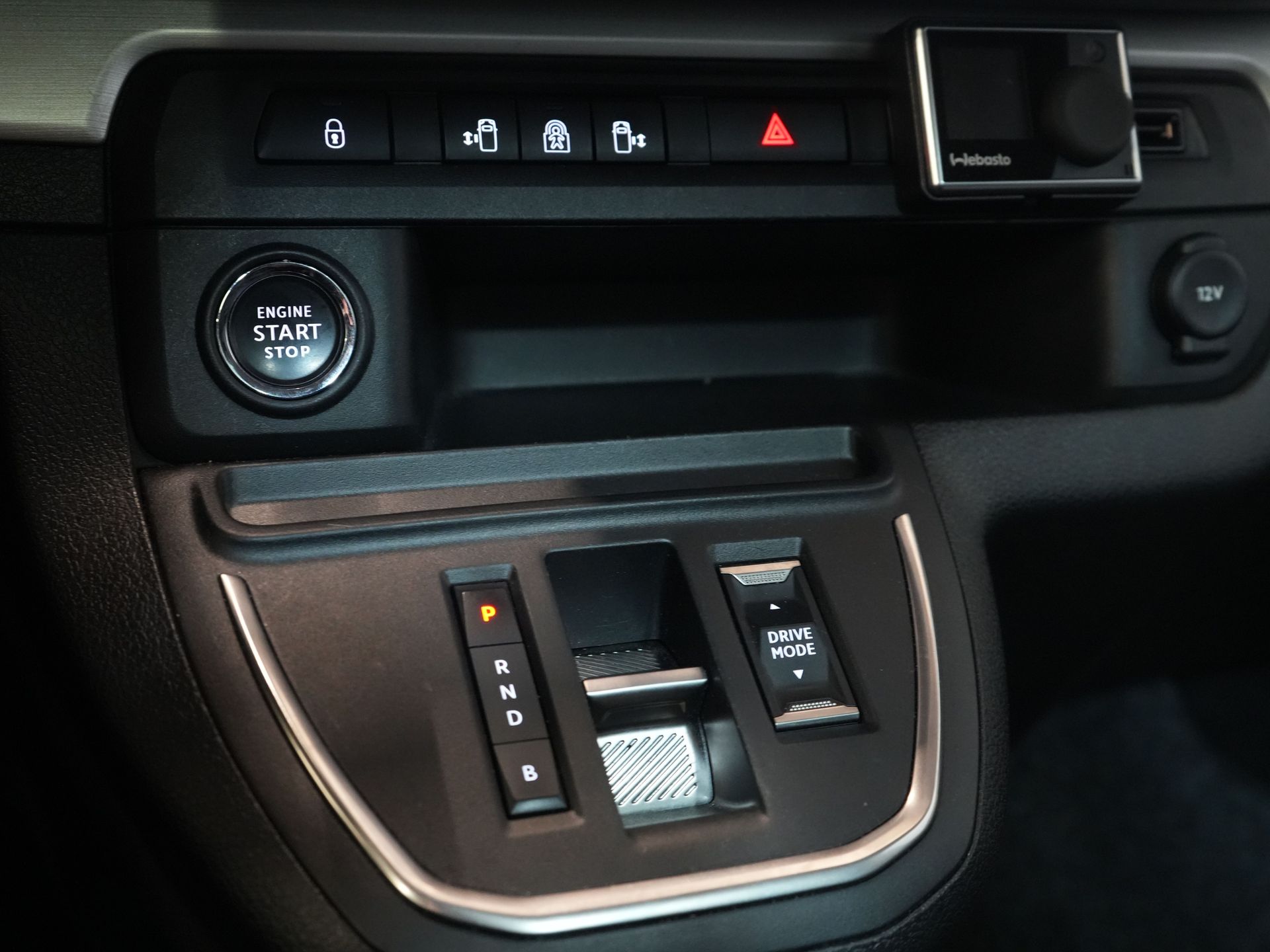 Opel Vivaro-e Personenvervoer 75 kWh 330km WLTP (DEMO) € 33.812,- incl. BTW Pano/ Elek.Schuifdeuren/ Massage Stoelen/ Leder/ Xenon/ Standkachel/ Head Up/ Klas 28