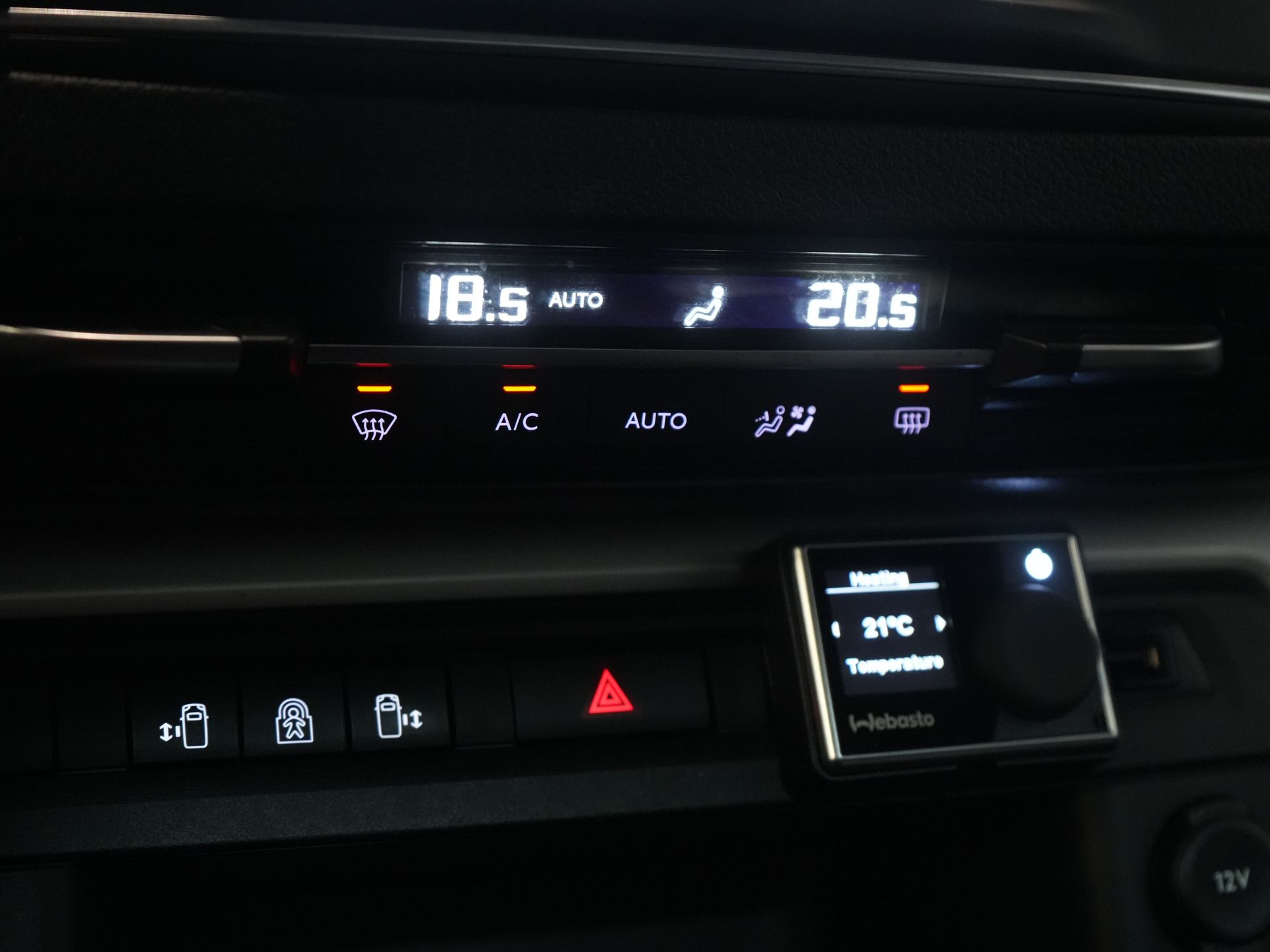 Opel Vivaro-e Personenvervoer 75 kWh 330km WLTP (DEMO) € 33.812,- incl. BTW Pano/ Elek.Schuifdeuren/ Massage Stoelen/ Leder/ Xenon/ Standkachel/ Head Up/ Klas 30