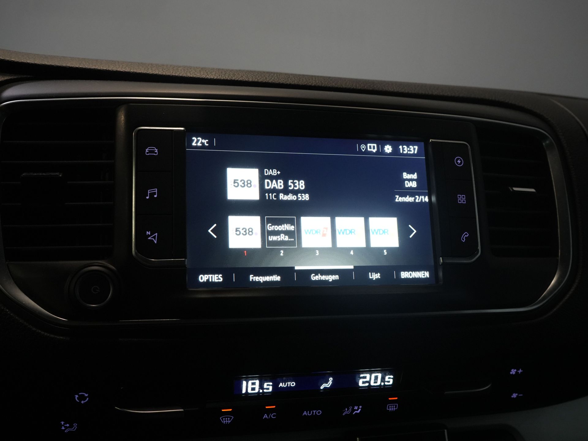 Opel Vivaro-e Personenvervoer 75 kWh 330km WLTP (DEMO) € 33.812,- incl. BTW Pano/ Elek.Schuifdeuren/ Massage Stoelen/ Leder/ Xenon/ Standkachel/ Head Up/ Klas 32