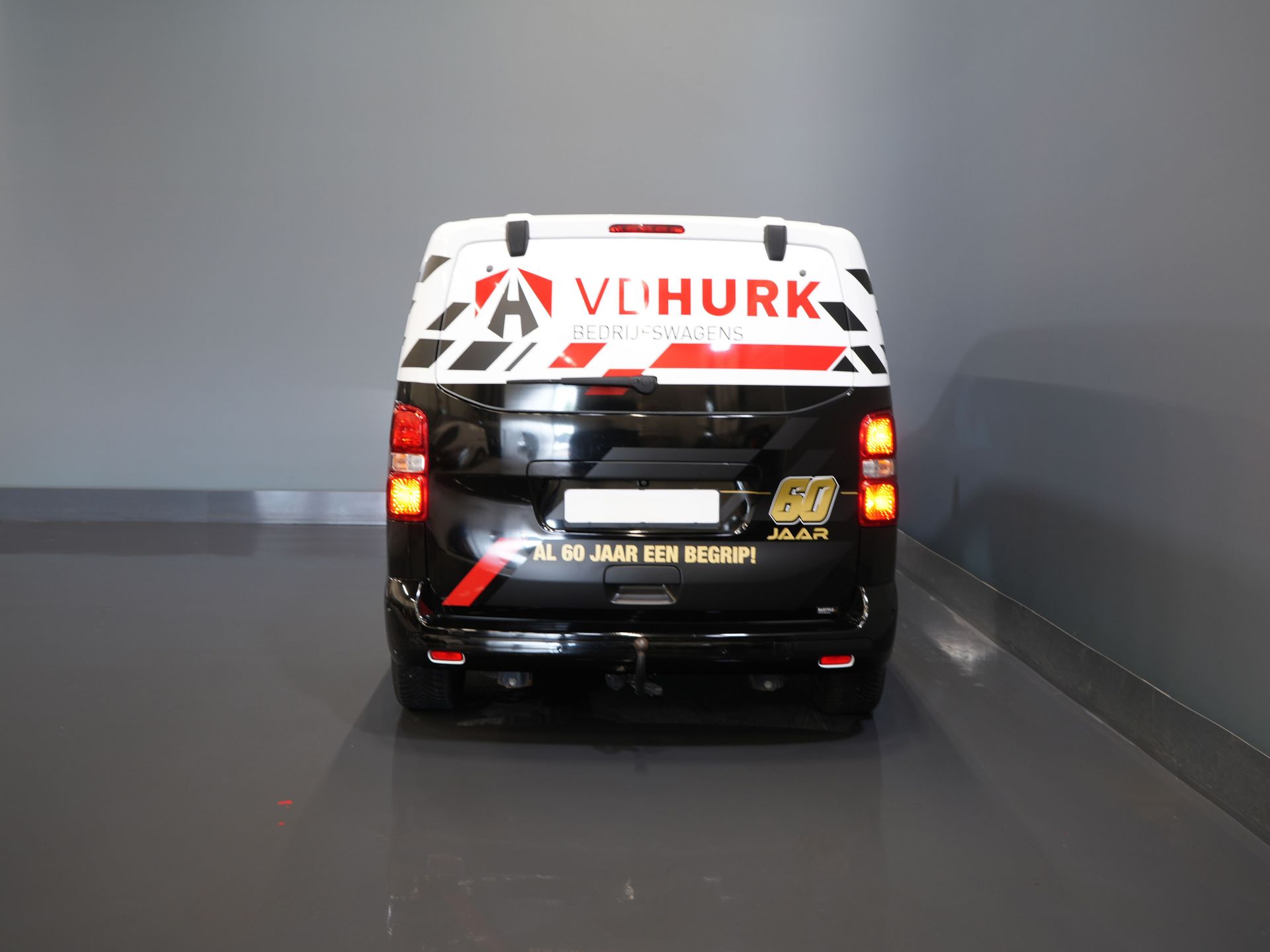 Opel Vivaro-e Personenvervoer 75 kWh 330km WLTP (DEMO) € 33.812,- incl. BTW Pano/ Elek.Schuifdeuren/ Massage Stoelen/ Leder/ Xenon/ Standkachel/ Head Up/ Klas 5