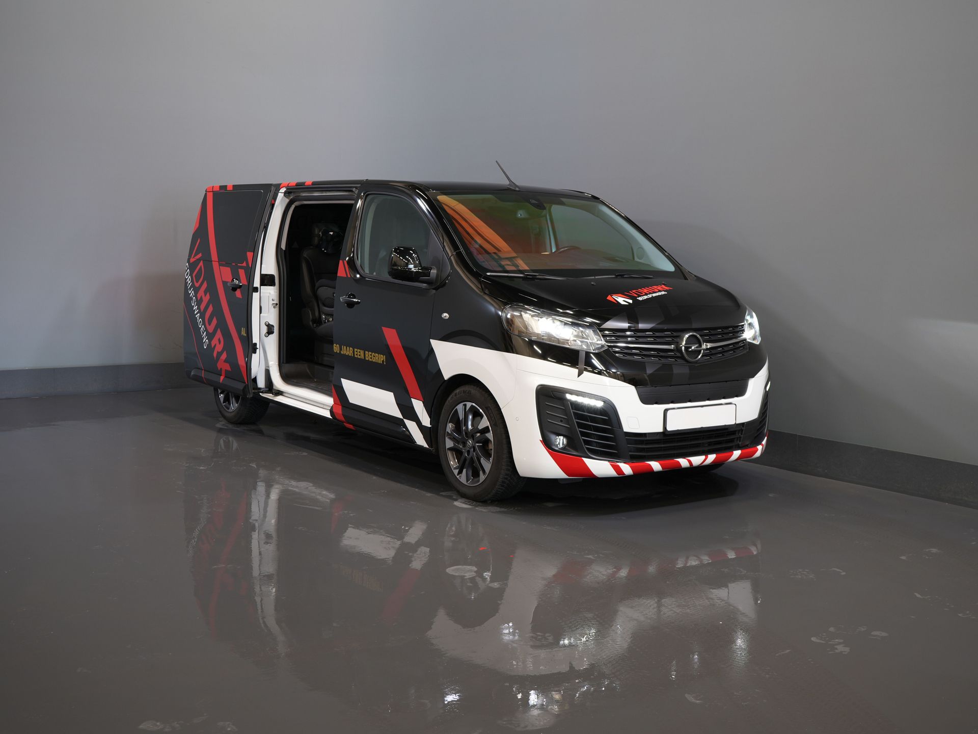 Opel Vivaro-e Personenvervoer 75 kWh 330km WLTP (DEMO) € 33.812,- incl. BTW Pano/ Elek.Schuifdeuren/ Massage Stoelen/ Leder/ Xenon/ Standkachel/ Head Up/ Klas 7