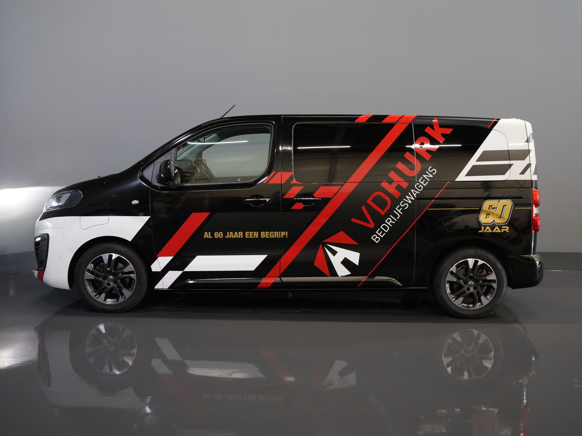 Opel Vivaro-e Personenvervoer 75 kWh 330km WLTP (DEMO) € 33.812,- incl. BTW Pano/ Elek.Schuifdeuren/ Massage Stoelen/ Leder/ Xenon/ Standkachel/ Head Up/ Klas 8