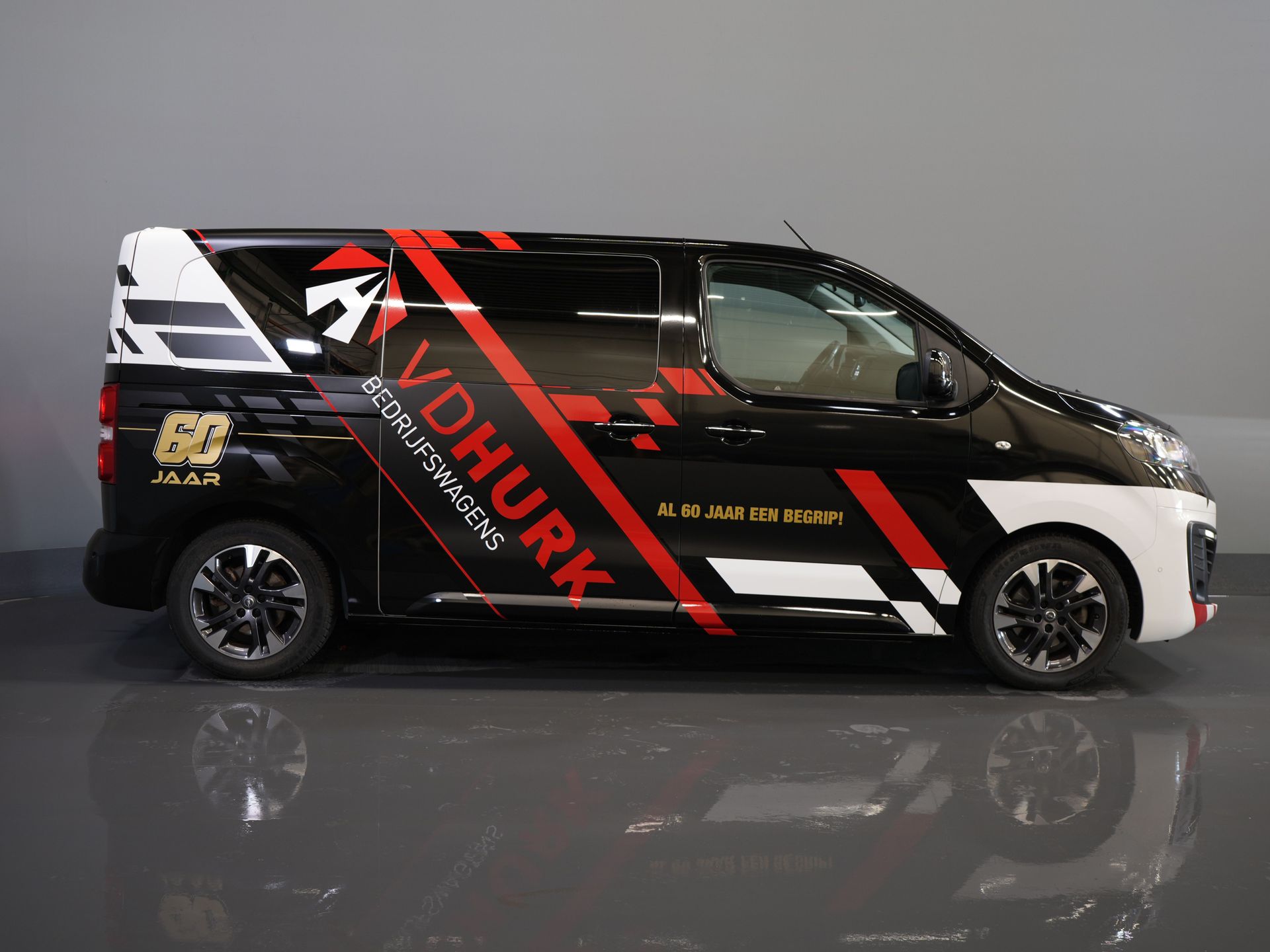 Opel Vivaro-e Personenvervoer 75 kWh 330km WLTP (DEMO) € 33.812,- incl. BTW Pano/ Elek.Schuifdeuren/ Massage Stoelen/ Leder/ Xenon/ Standkachel/ Head Up/ Klas 9