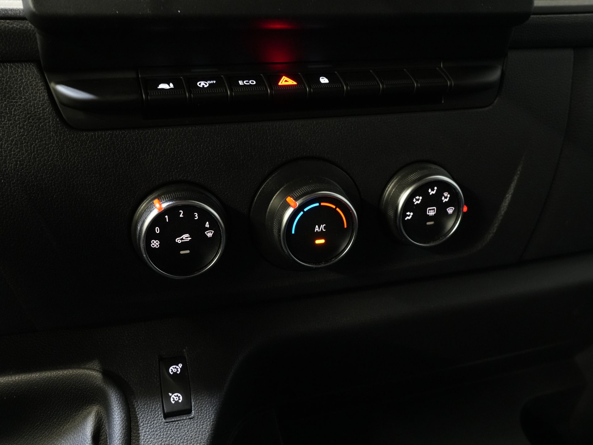 Renault Master Bakwagen T35 2.3 dCi 165 pk Bakwagen 420x215x233 Laadklep/ Zijdeur/ Meubelbak/ Spoiler/ Cruise/ Airco 22