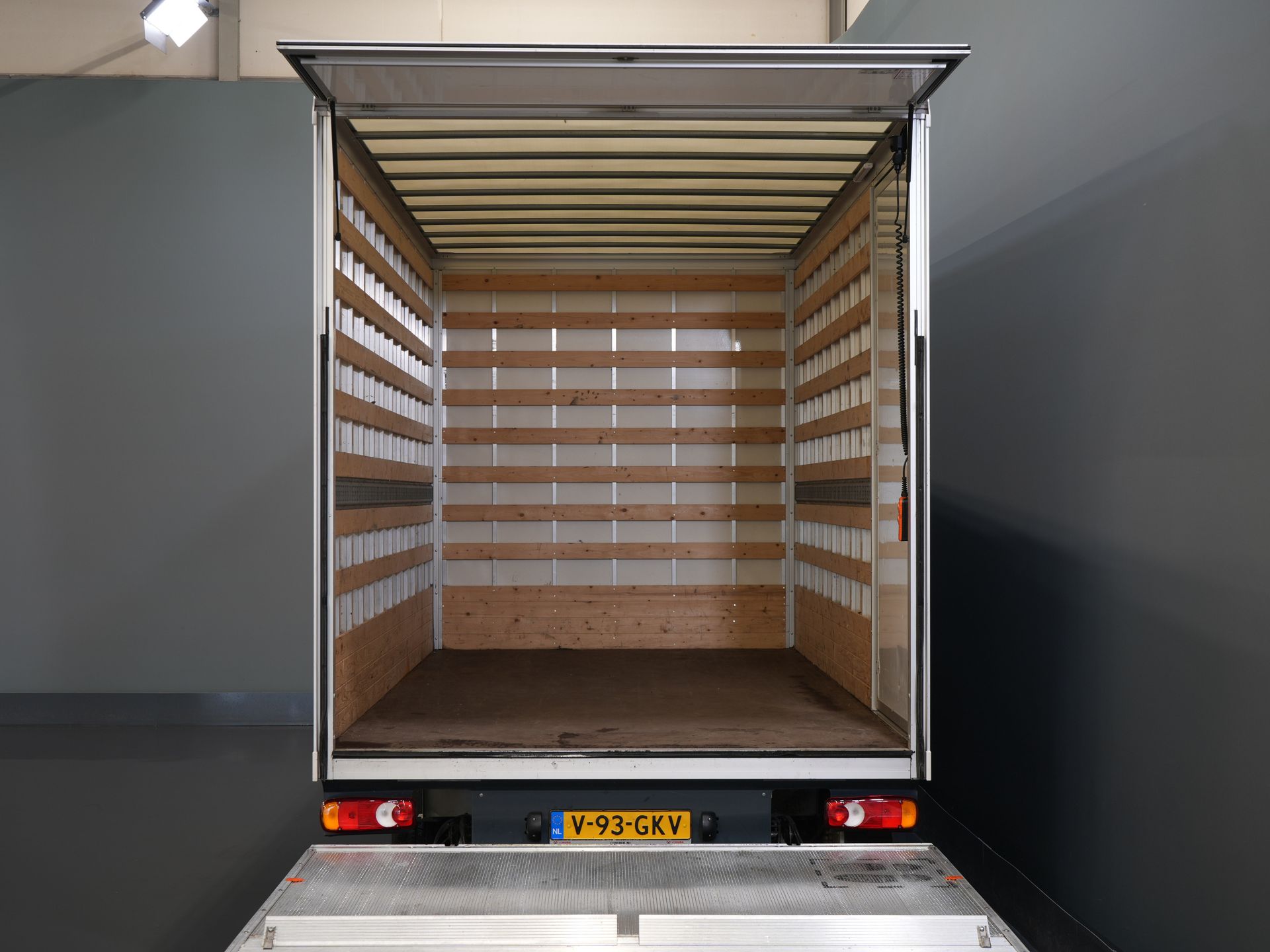 Renault Master Bakwagen T35 2.3 dCi 165 pk Bakwagen 420x215x233 Laadklep/ Zijdeur/ Meubelbak/ Spoiler/ Cruise/ Airco 4