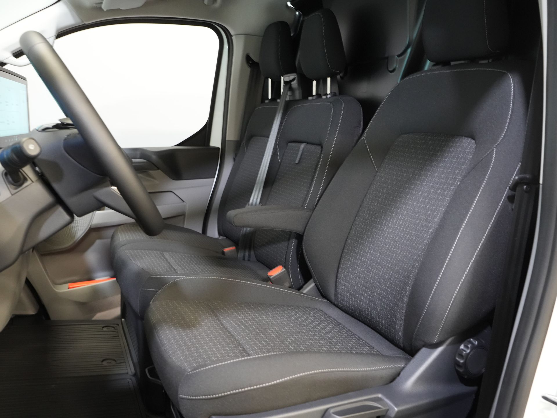 Ford E-Transit Custom Bestelbus 340 L2 Trend 65 kWh 330 km WLTP LED/ Snellader/ 2.3t Trekverm./ Stuurverw./ Stoelverw./ Carplay/ Climate/ Camera/ PDC/ Cruise 11