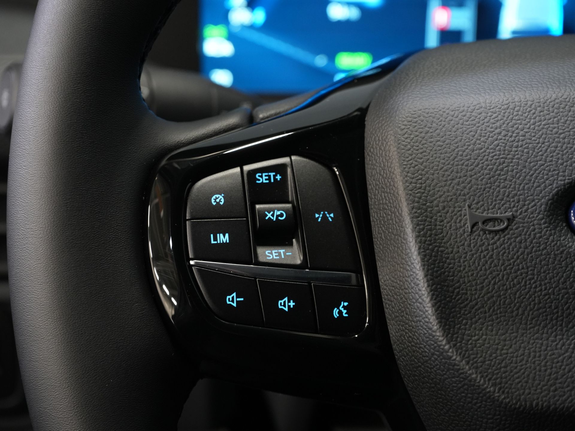 Ford E-Transit Custom Bestelbus 340 L2 Trend 65 kWh 330 km WLTP LED/ Snellader/ 2.3t Trekverm./ Stuurverw./ Stoelverw./ Carplay/ Climate/ Camera/ PDC/ Cruise 18