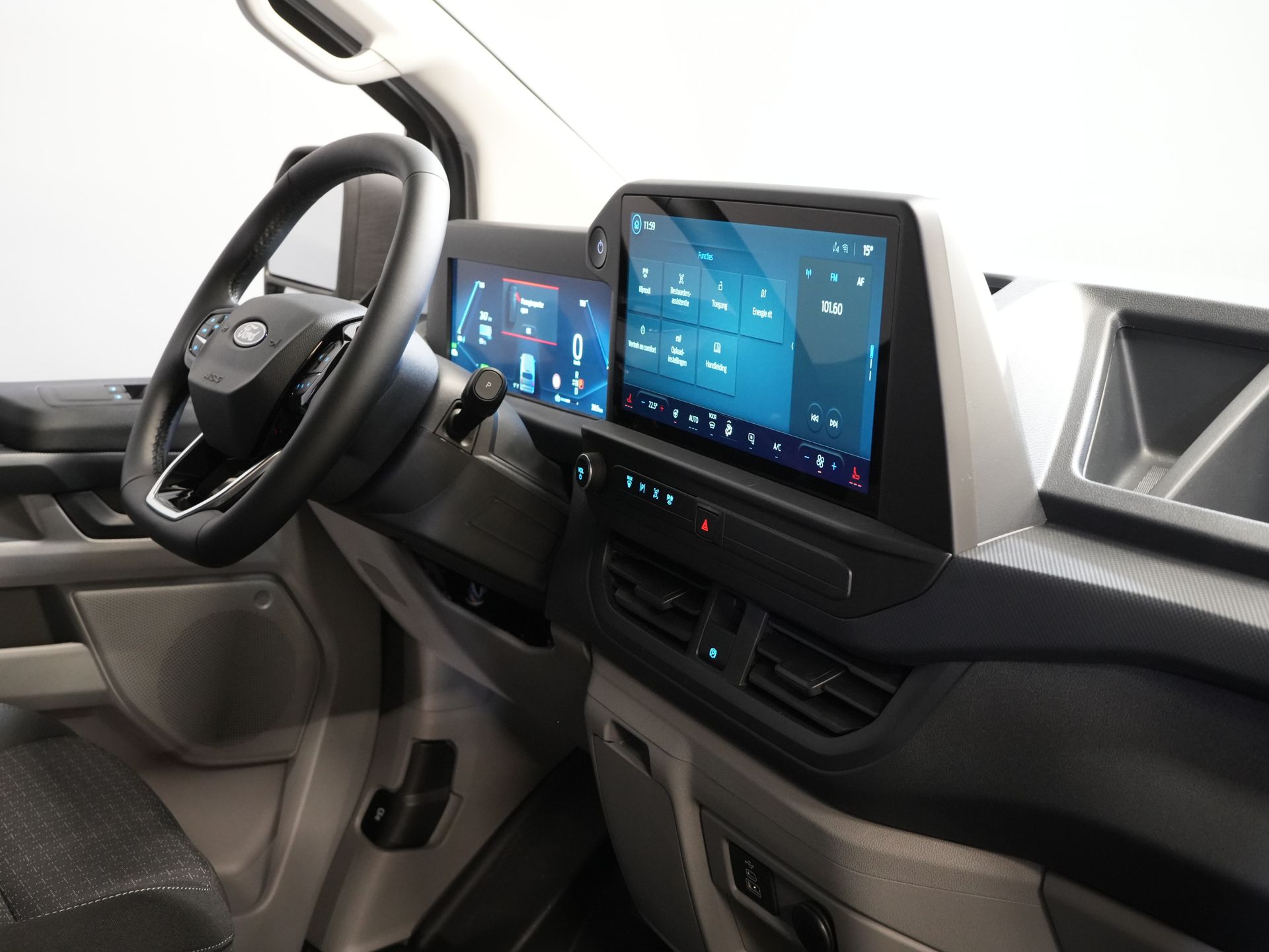 Ford E-Transit Custom Bestelbus 340 L2 Trend 65 kWh 330 km WLTP LED/ Snellader/ 2.3t Trekverm./ Stuurverw./ Stoelverw./ Carplay/ Climate/ Camera/ PDC/ Cruise 2