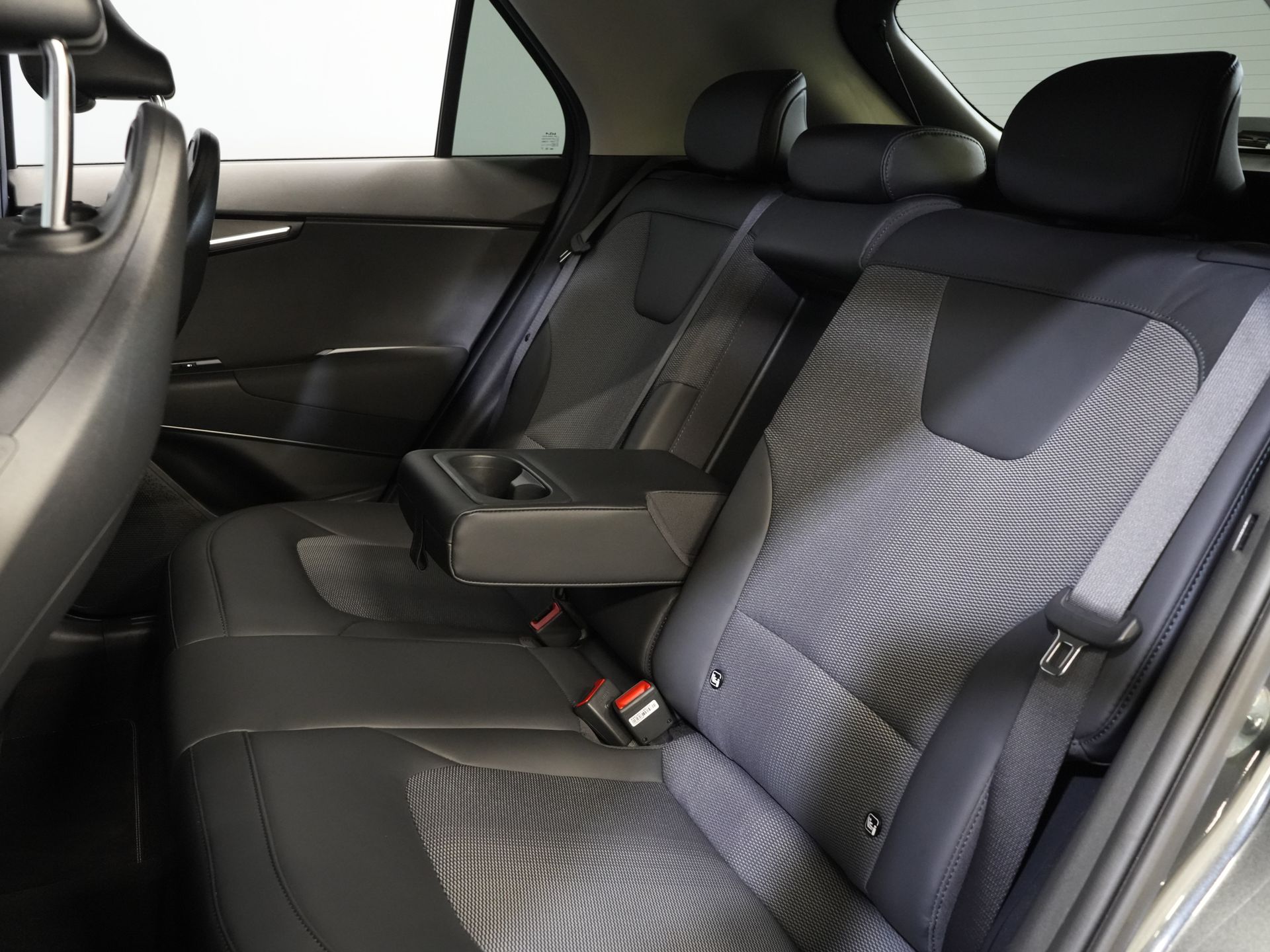 Kia Niro SUV 1.6 GDi 185 pk PHEV Dynamic LED/ Adapt. Cruise/ Elek.Stoelen/ Carplay/ VC/ Afn. Trekhaak/ Navi/ Stuurverw./ Stoelverw. 17