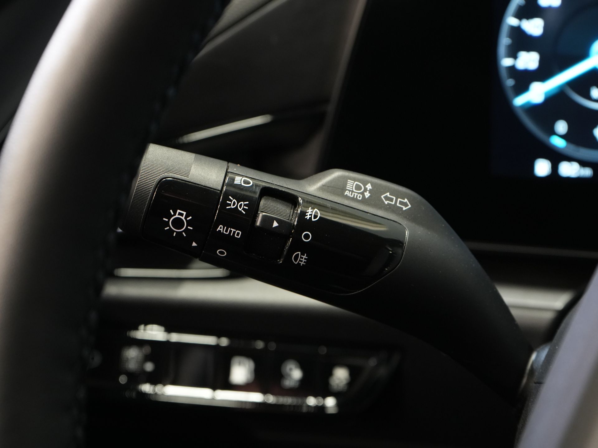 Kia Niro SUV 1.6 GDi 185 pk PHEV Dynamic LED/ Adapt. Cruise/ Elek.Stoelen/ Carplay/ VC/ Afn. Trekhaak/ Navi/ Stuurverw./ Stoelverw. 18