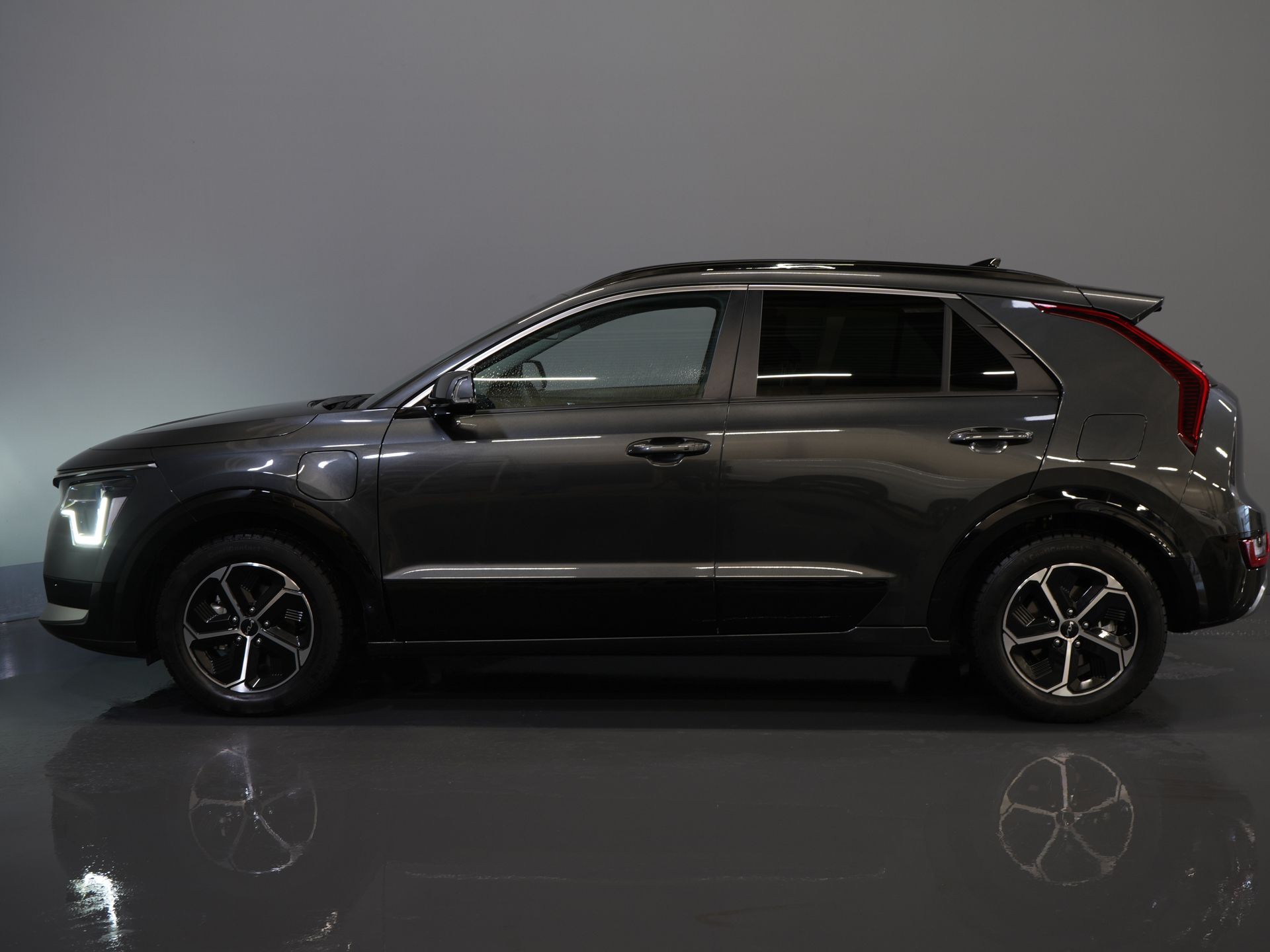 Kia Niro SUV 1.6 GDi 185 pk PHEV Dynamic LED/ Adapt. Cruise/ Elek.Stoelen/ Carplay/ VC/ Afn. Trekhaak/ Navi/ Stuurverw./ Stoelverw. 9