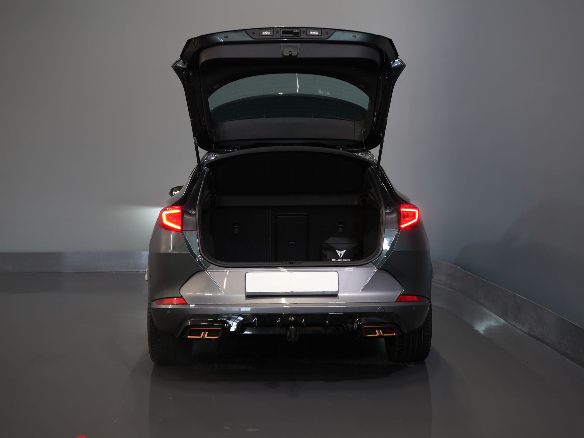 CUPRA Formentor SUV 1.4 e-Hybrid 245 pk VZ Copper Edition Matrix/ Trekhaak/ Adapt.Cruise/ Stoelverw./ Stuurverw./ Navi/ Camera/ Climate 4