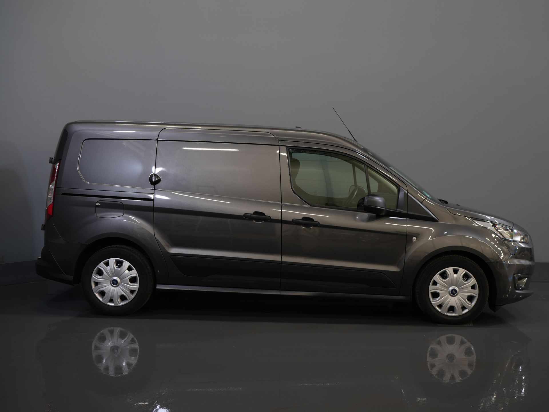 Ford Transit Connect Bestelbus 1.5 TDCI 100 pk Trend L2 BPM VRIJ! DB Riem V.V/ Carplay/ Camera/ Airco/ Navi/ PDC/ Trekhaak 10