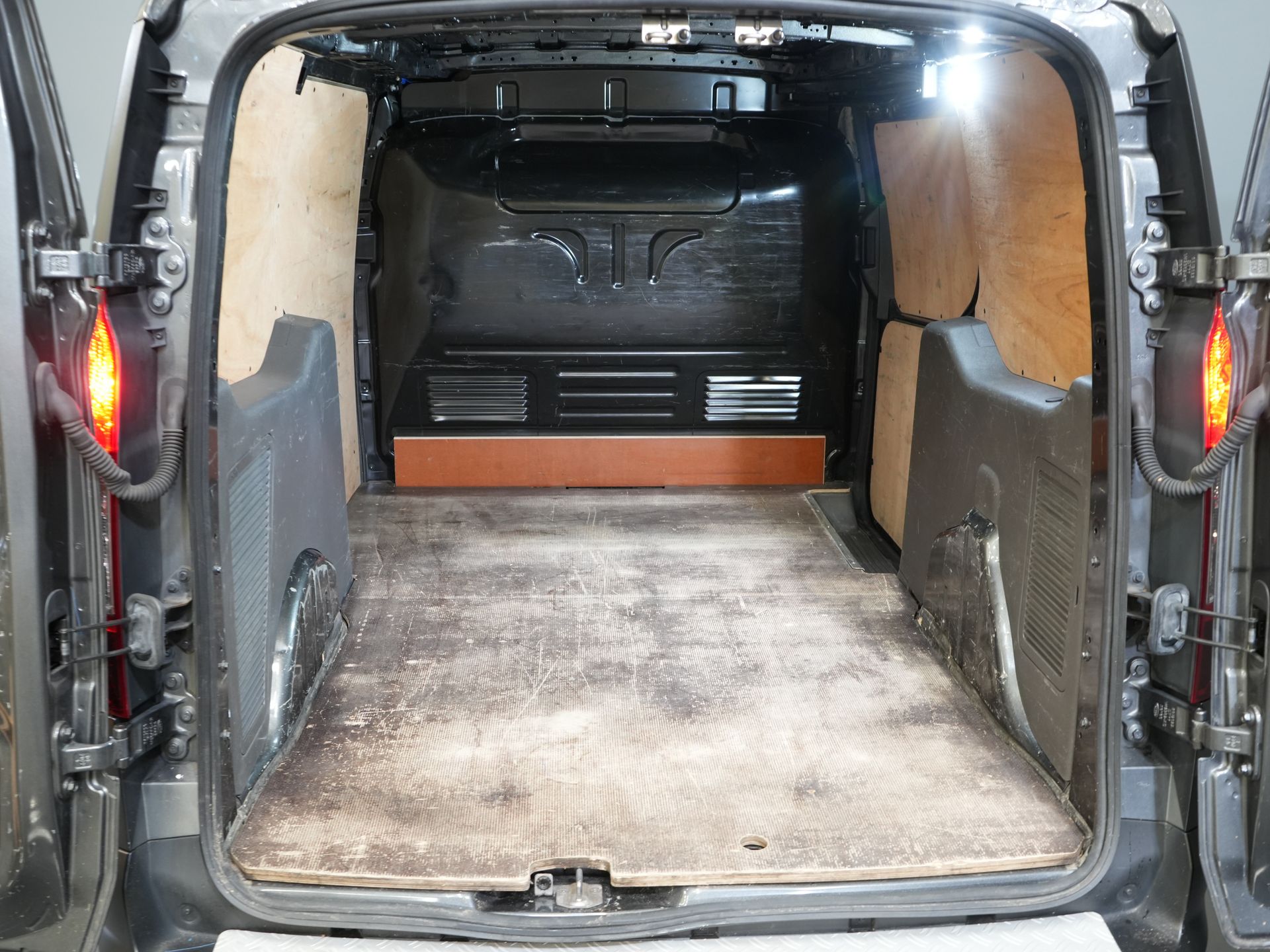 Ford Transit Connect Bestelbus 1.5 TDCI 100 pk Trend L2 BPM VRIJ! DB Riem V.V/ Carplay/ Camera/ Airco/ Navi/ PDC/ Trekhaak 14