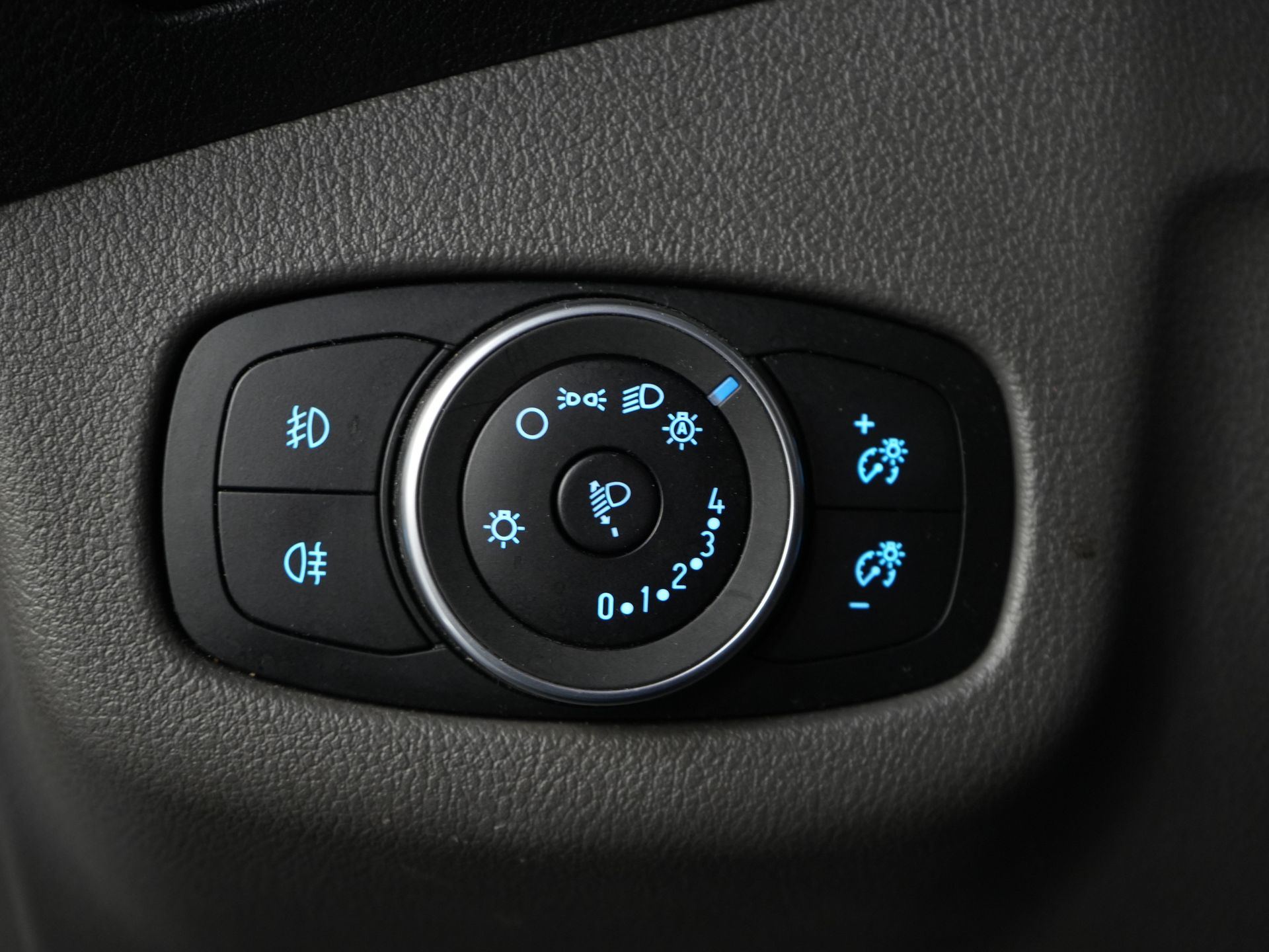 Ford Transit Connect Bestelbus 1.5 TDCI 100 pk Trend L2 BPM VRIJ! DB Riem V.V/ Carplay/ Camera/ Airco/ Navi/ PDC/ Trekhaak 18