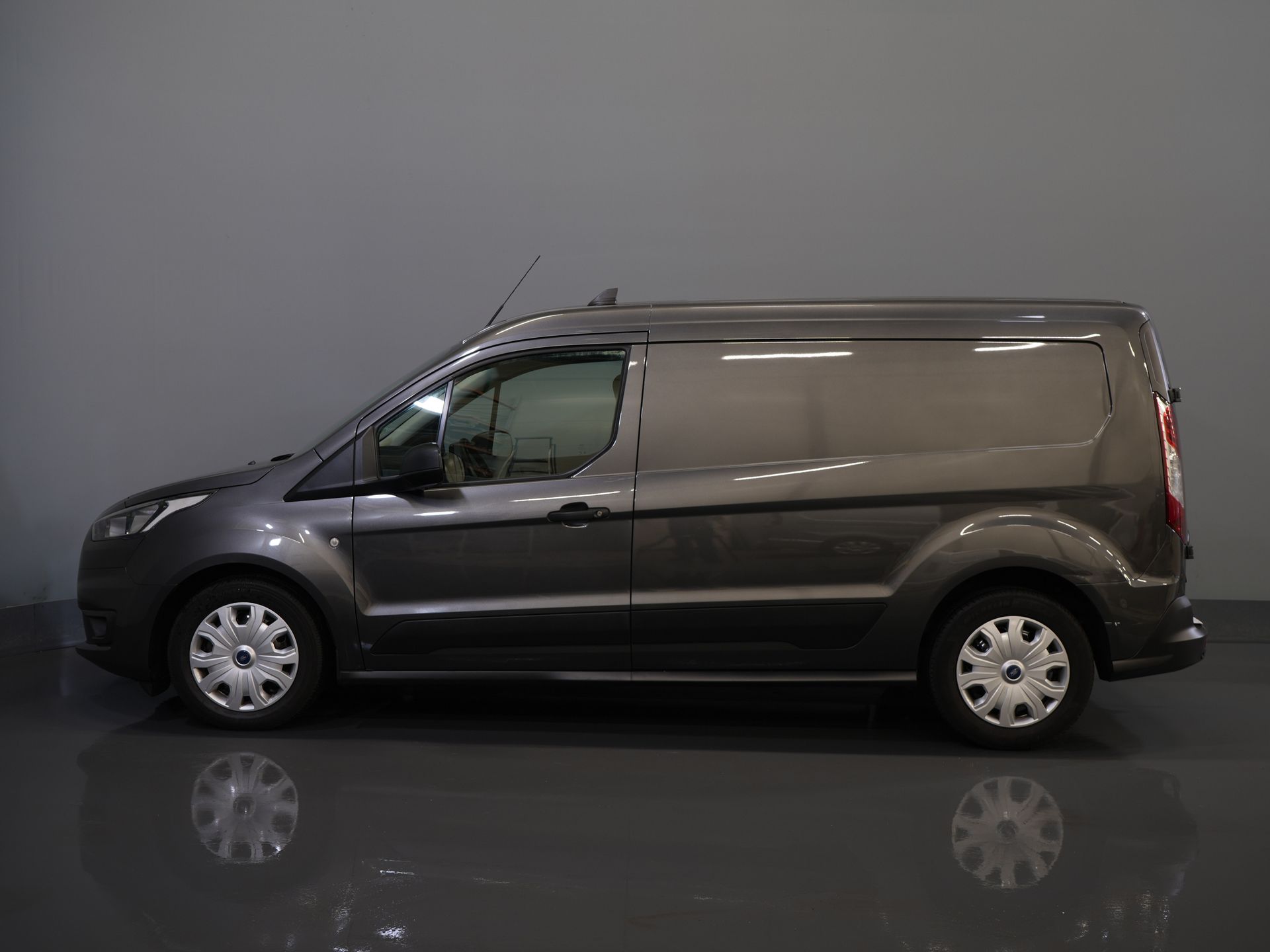 Ford Transit Connect Bestelbus 1.5 TDCI 100 pk Trend L2 BPM VRIJ! DB Riem V.V/ Carplay/ Camera/ Airco/ Navi/ PDC/ Trekhaak 9