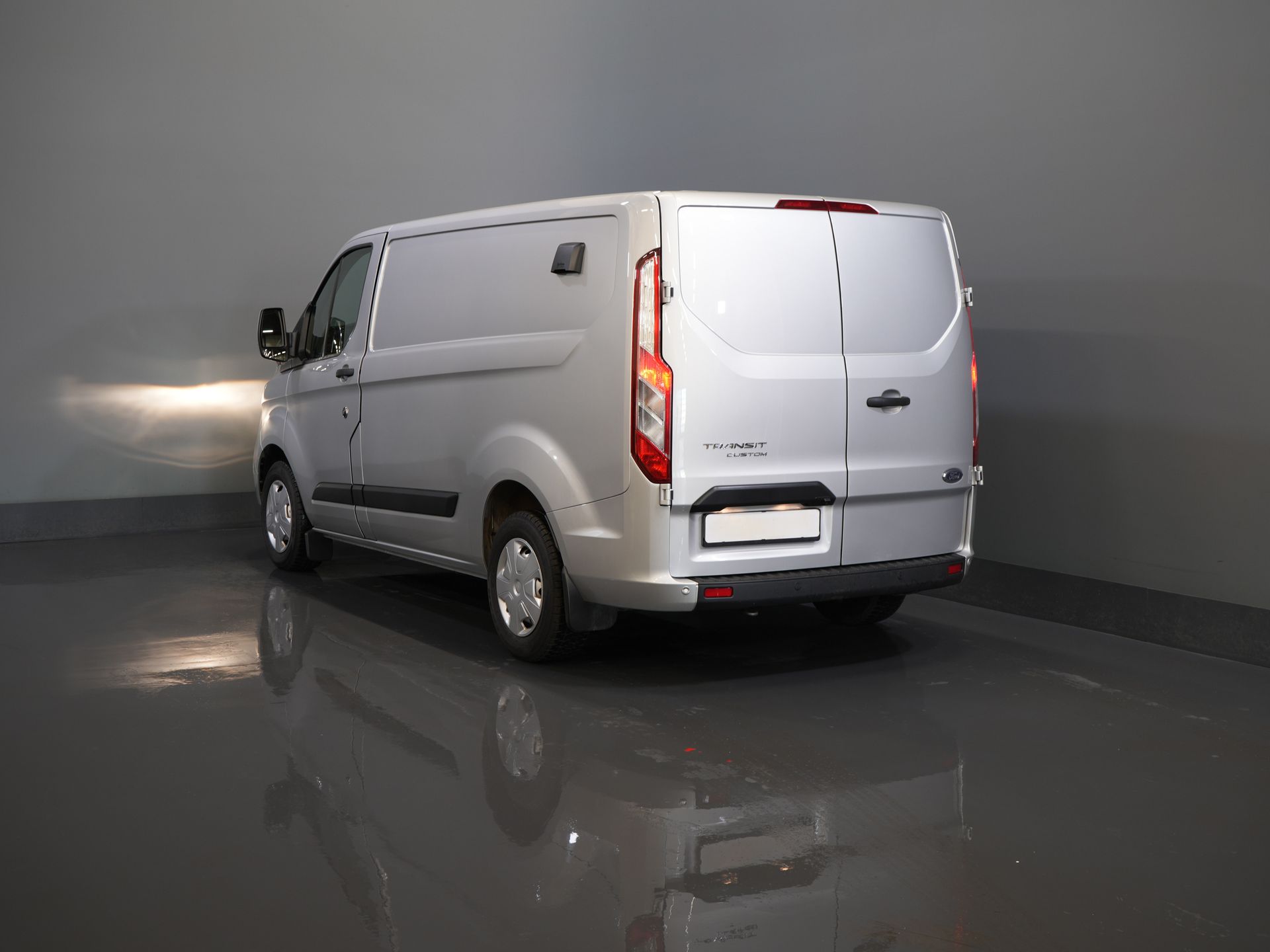 Ford Transit Custom Bestelbus 2.0 TDCI 130 pk BPM VRIJ! Sortimo/ Standkachel/ Stoelverw./ Carplay/ Camera/ Navi/ Cruise 1