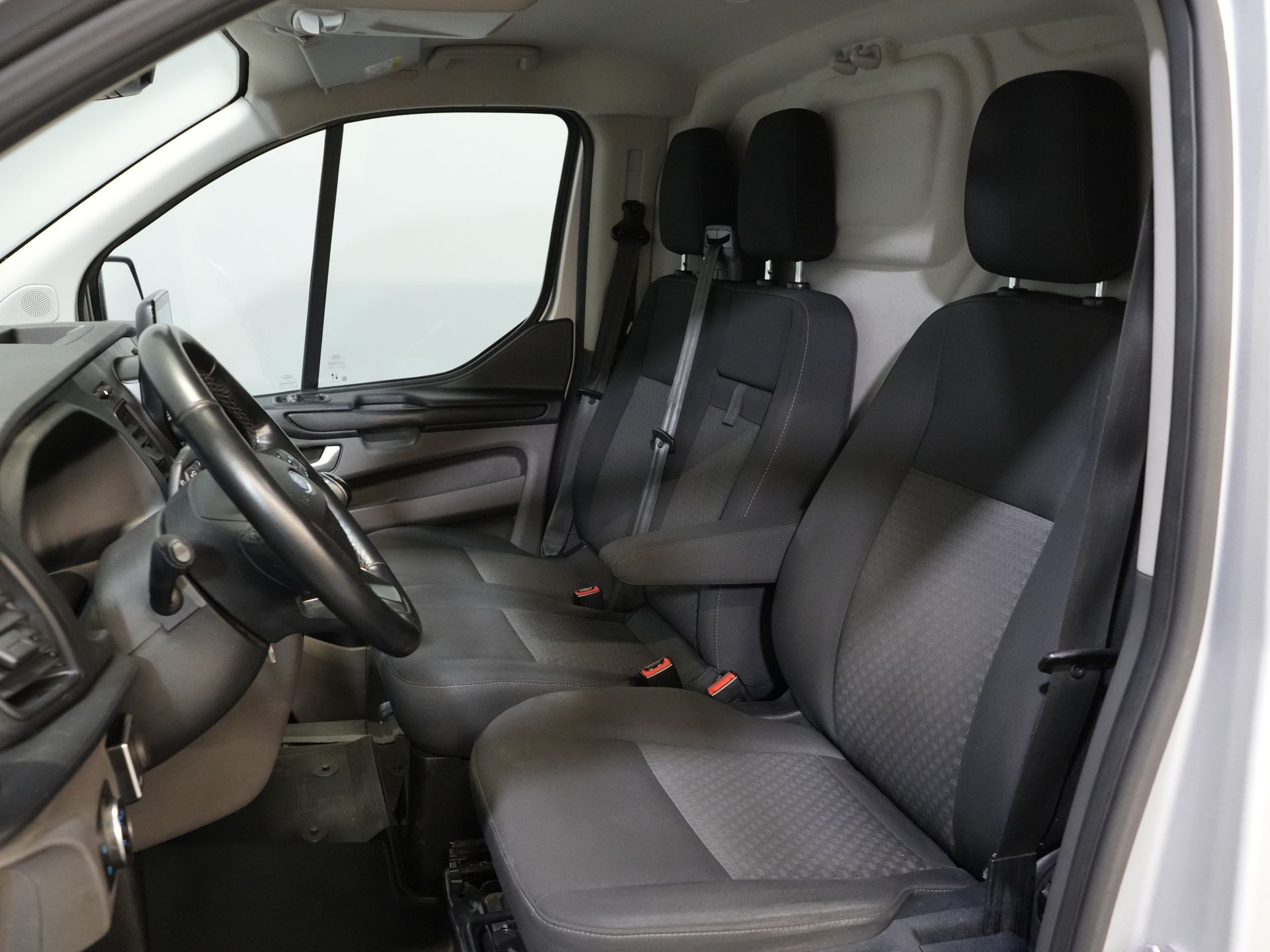 Ford Transit Custom Bestelbus 2.0 TDCI 130 pk BPM VRIJ! Sortimo/ Standkachel/ Stoelverw./ Carplay/ Camera/ Navi/ Cruise 11