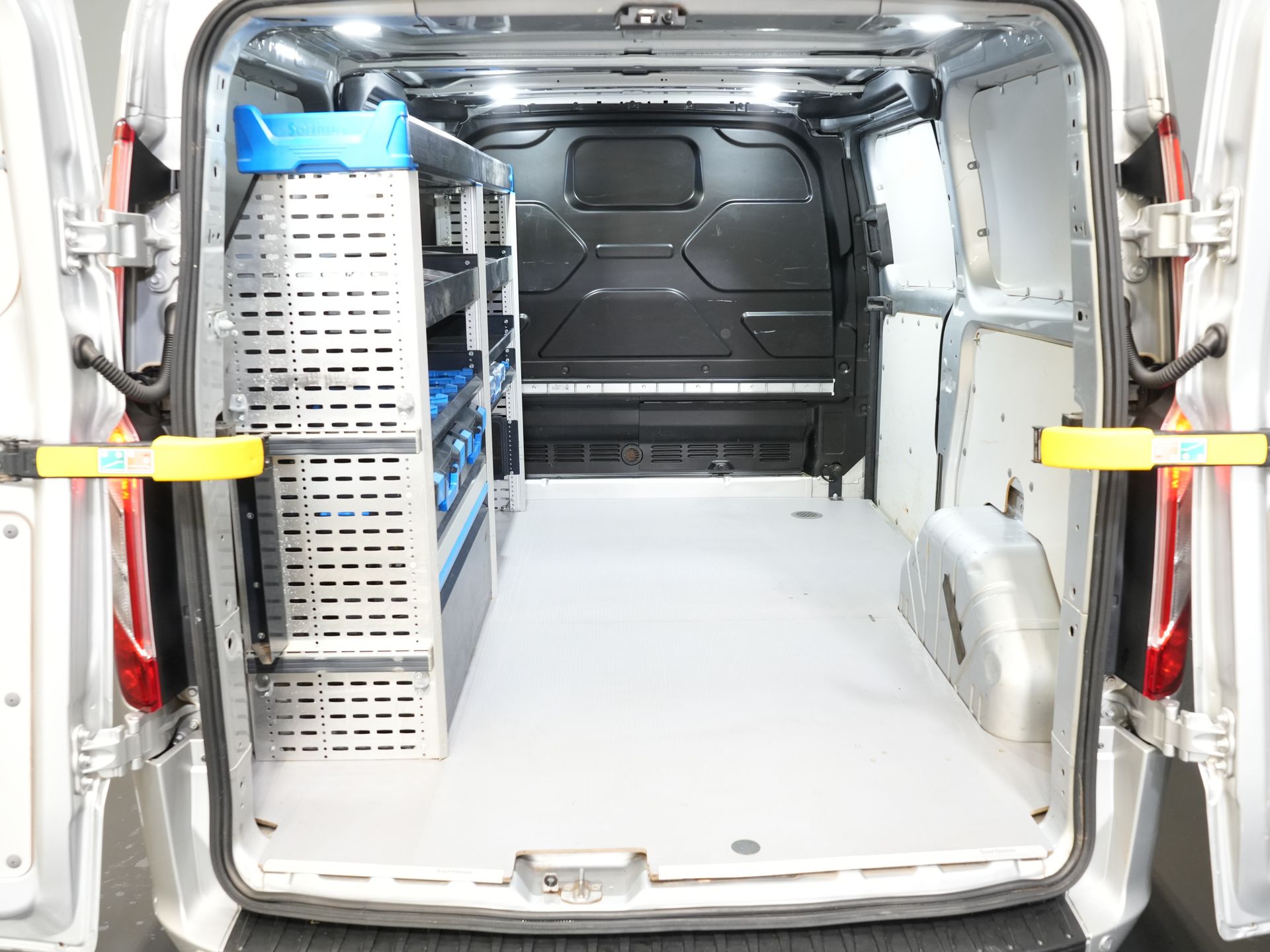 Ford Transit Custom Bestelbus 2.0 TDCI 130 pk BPM VRIJ! Sortimo/ Standkachel/ Stoelverw./ Carplay/ Camera/ Navi/ Cruise 14