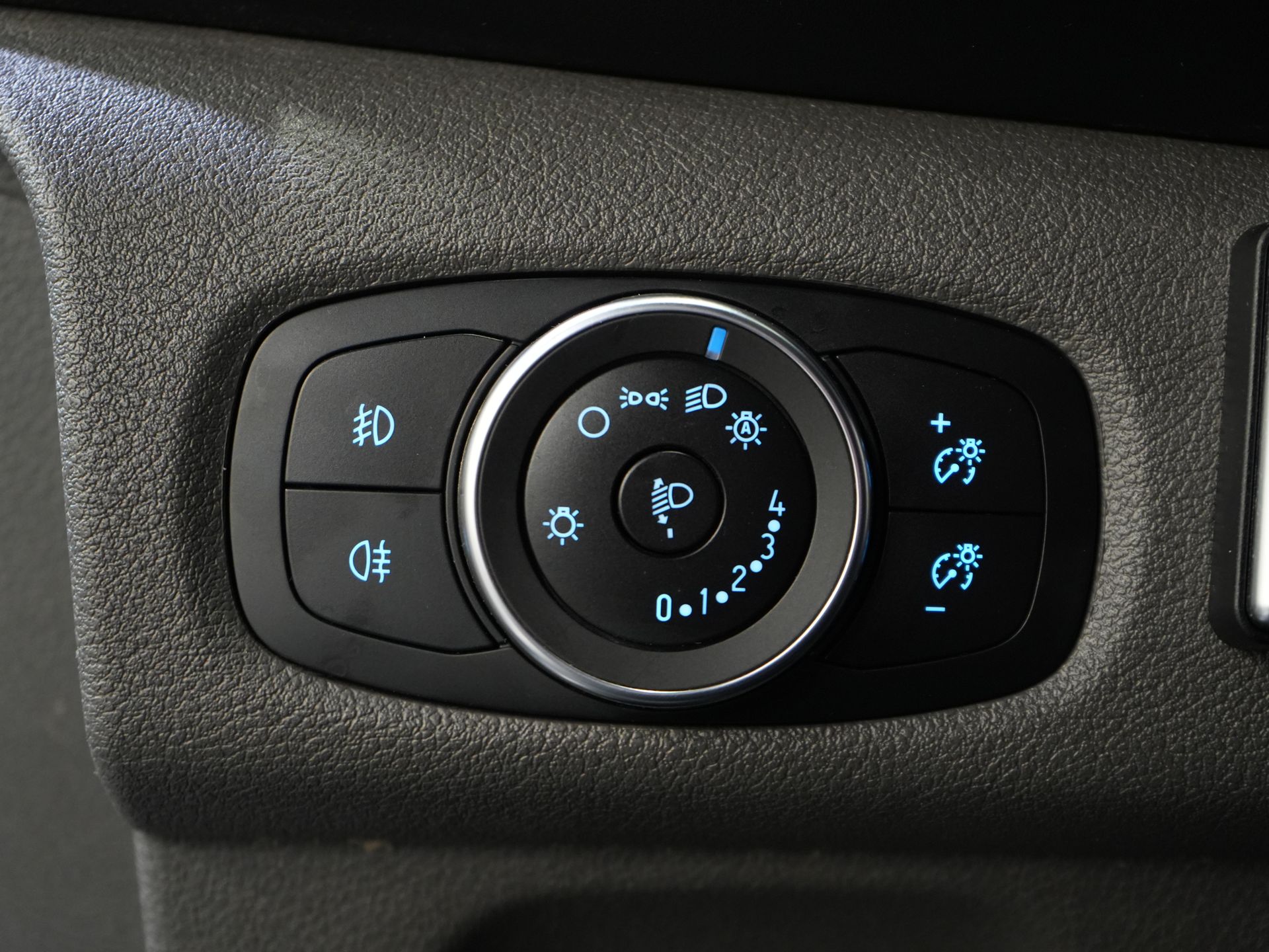 Ford Transit Custom Bestelbus 2.0 TDCI 130 pk BPM VRIJ! Sortimo/ Standkachel/ Stoelverw./ Carplay/ Camera/ Navi/ Cruise 18