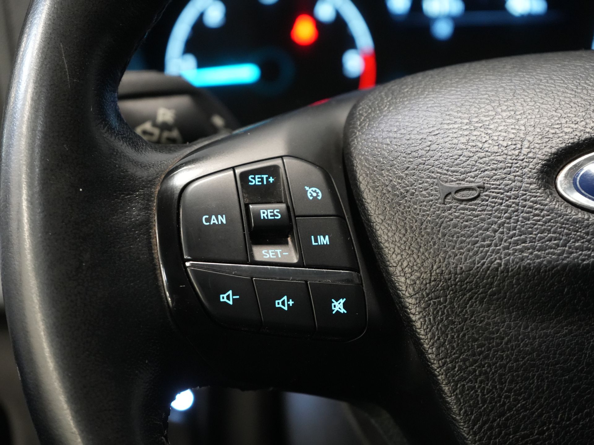 Ford Transit Custom Bestelbus 2.0 TDCI 130 pk BPM VRIJ! Sortimo/ Standkachel/ Stoelverw./ Carplay/ Camera/ Navi/ Cruise 19