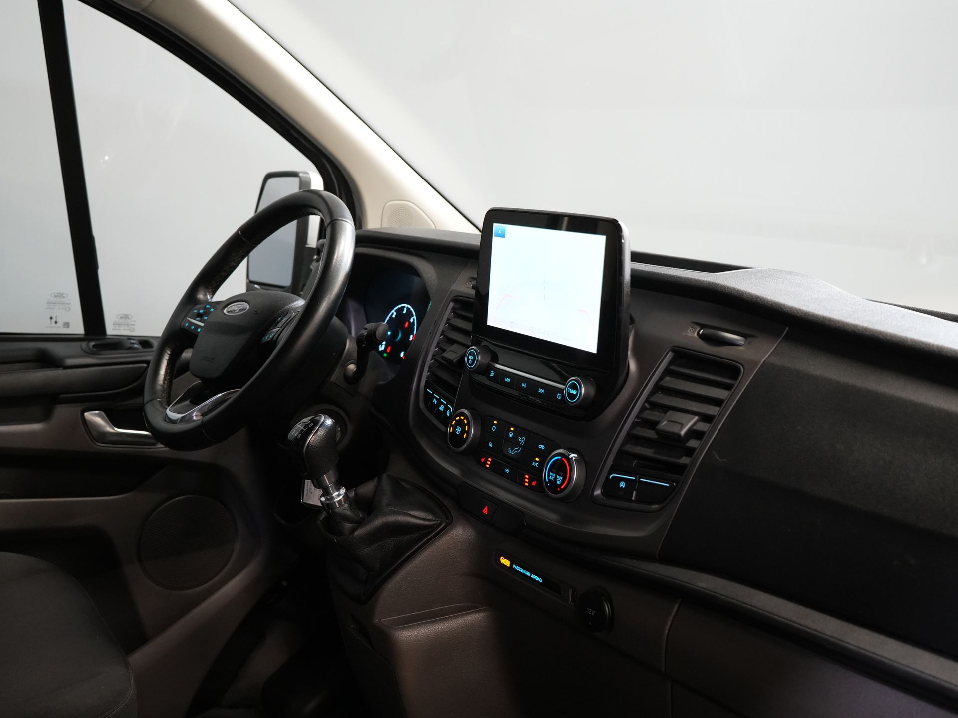 Ford Transit Custom Bestelbus 2.0 TDCI 130 pk BPM VRIJ! Sortimo/ Standkachel/ Stoelverw./ Carplay/ Camera/ Navi/ Cruise 2