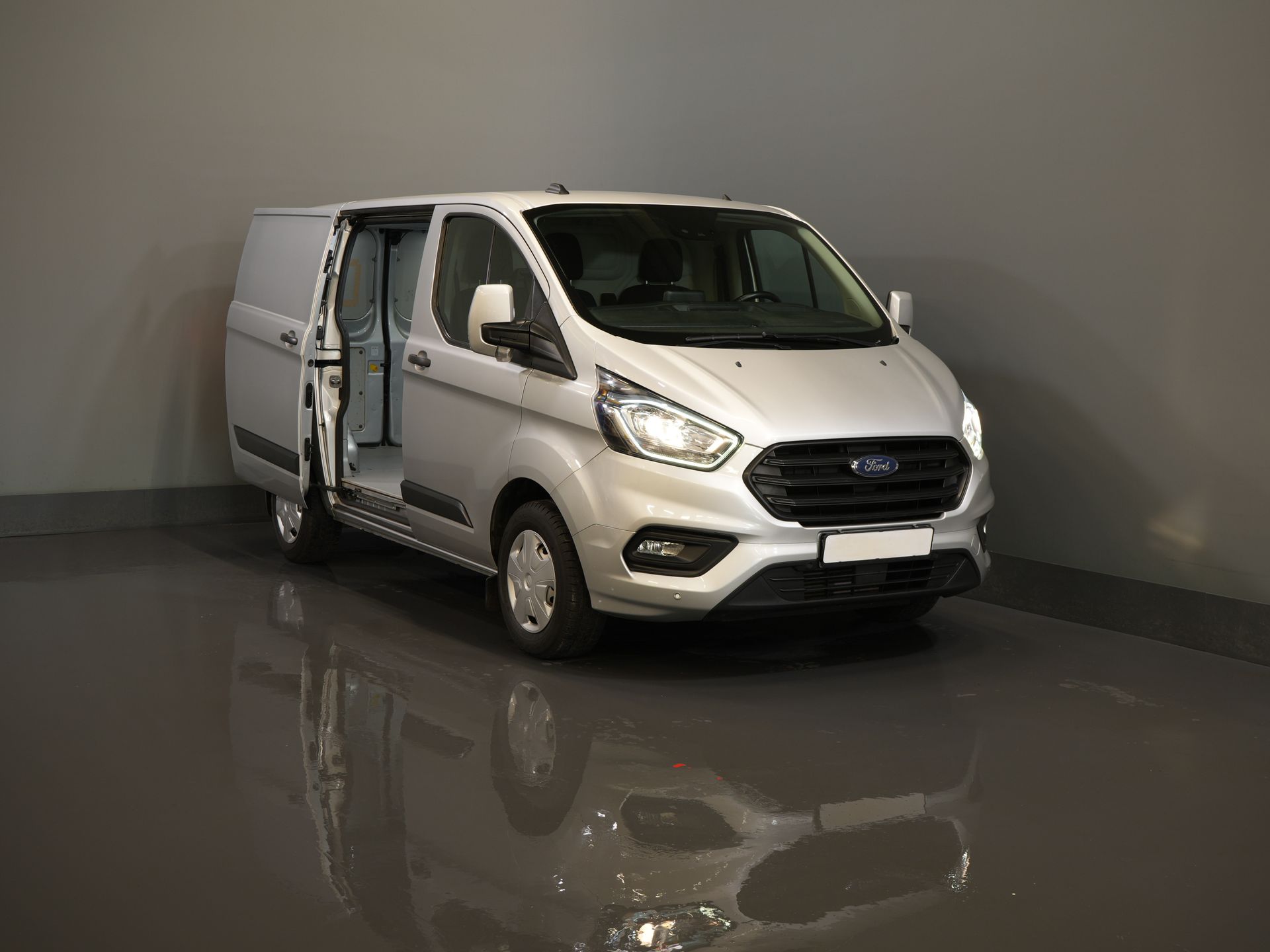 Ford Transit Custom Bestelbus 2.0 TDCI 130 pk BPM VRIJ! Sortimo/ Standkachel/ Stoelverw./ Carplay/ Camera/ Navi/ Cruise 8