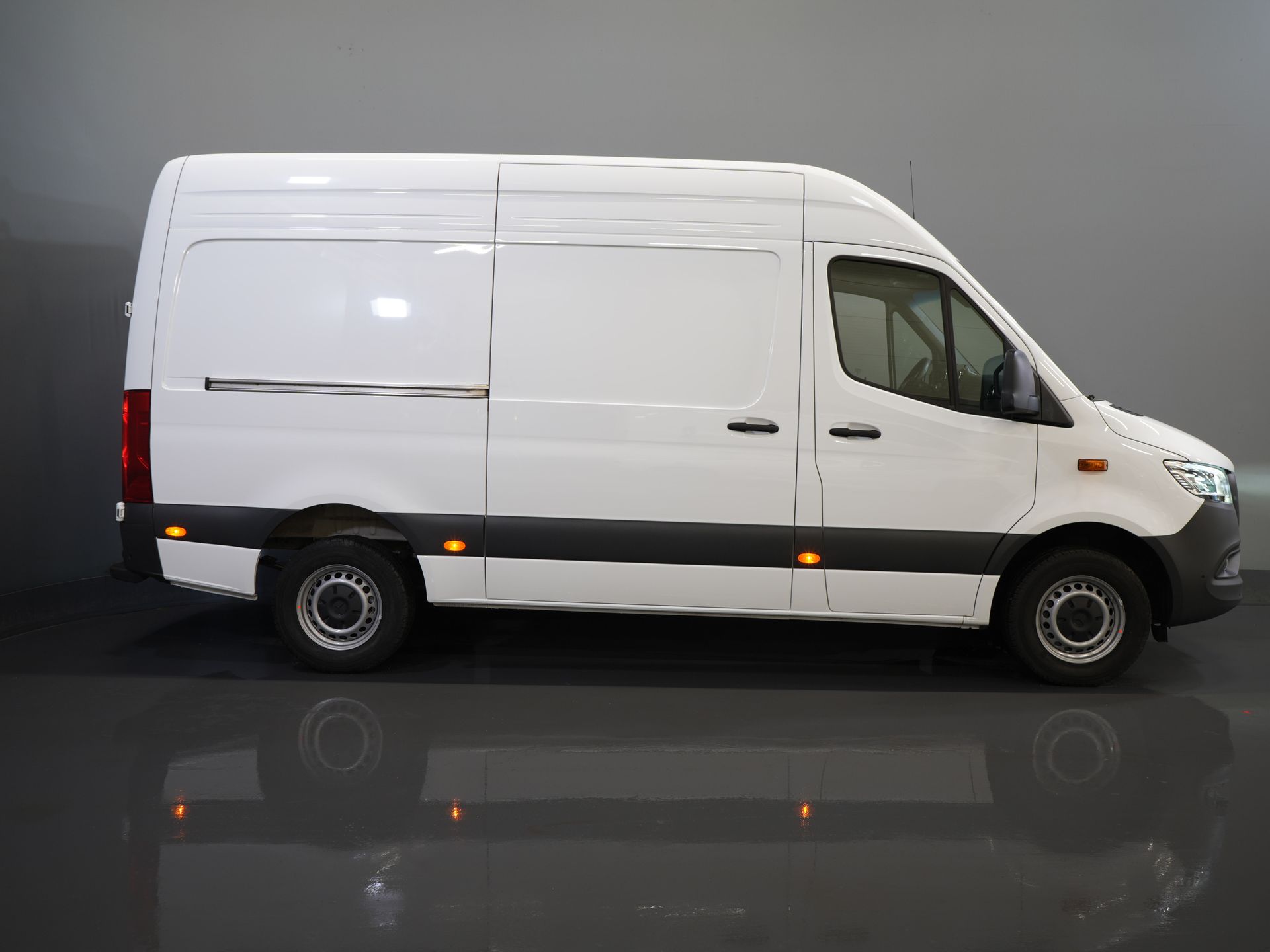 Mercedes-Benz Sprinter Bestelbus 317 Aut. L2H2 BPM VRIJ! LED/ 270 Gr.Deuren/ Gev.Stoel/ Stoelverw./ Navi/ Camera/ PDC/ Betimmerd/ Cruise 10