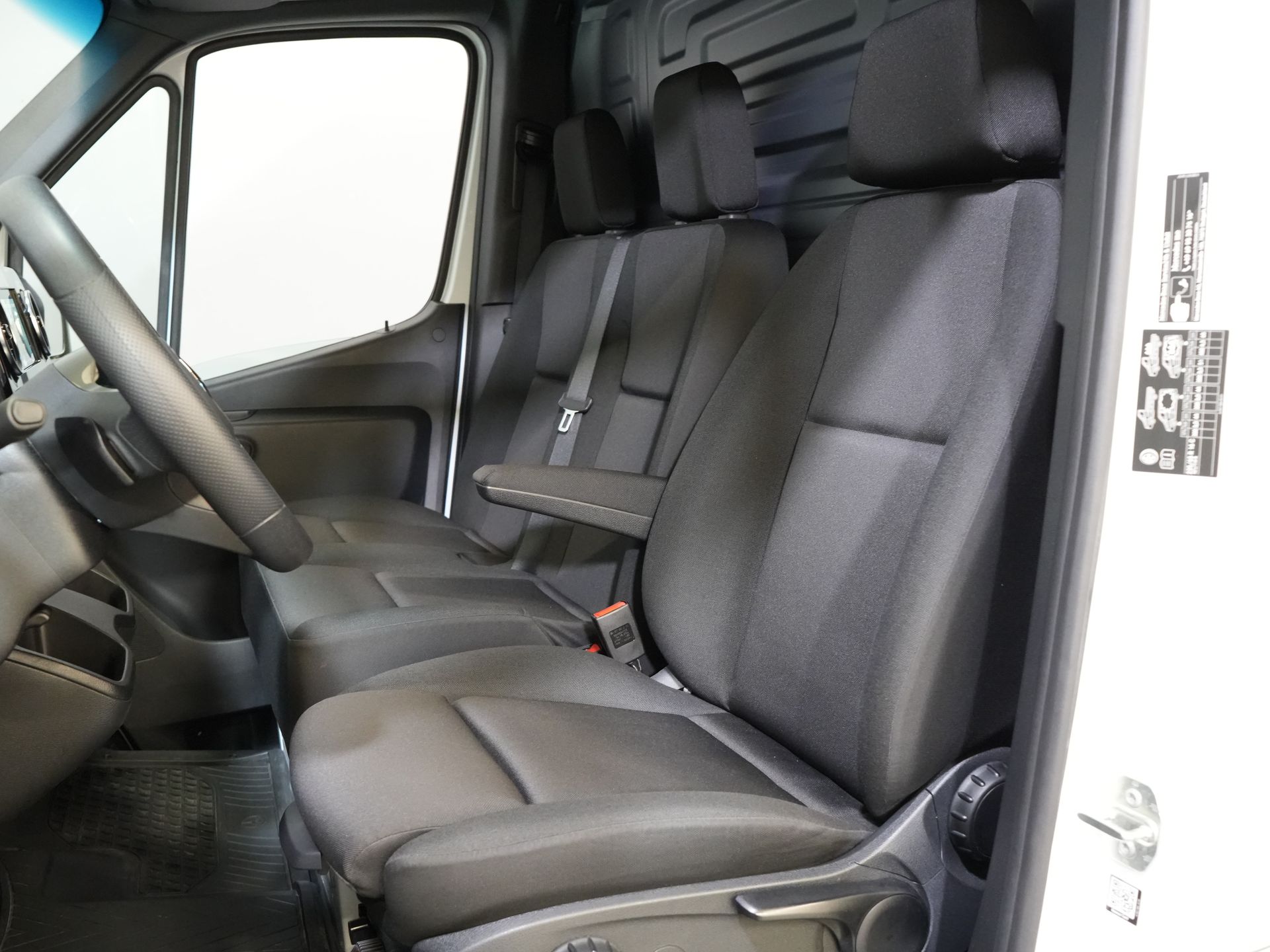 Mercedes-Benz Sprinter Bestelbus 317 Aut. L2H2 BPM VRIJ! LED/ 270 Gr.Deuren/ Gev.Stoel/ Stoelverw./ Navi/ Camera/ PDC/ Betimmerd/ Cruise 11