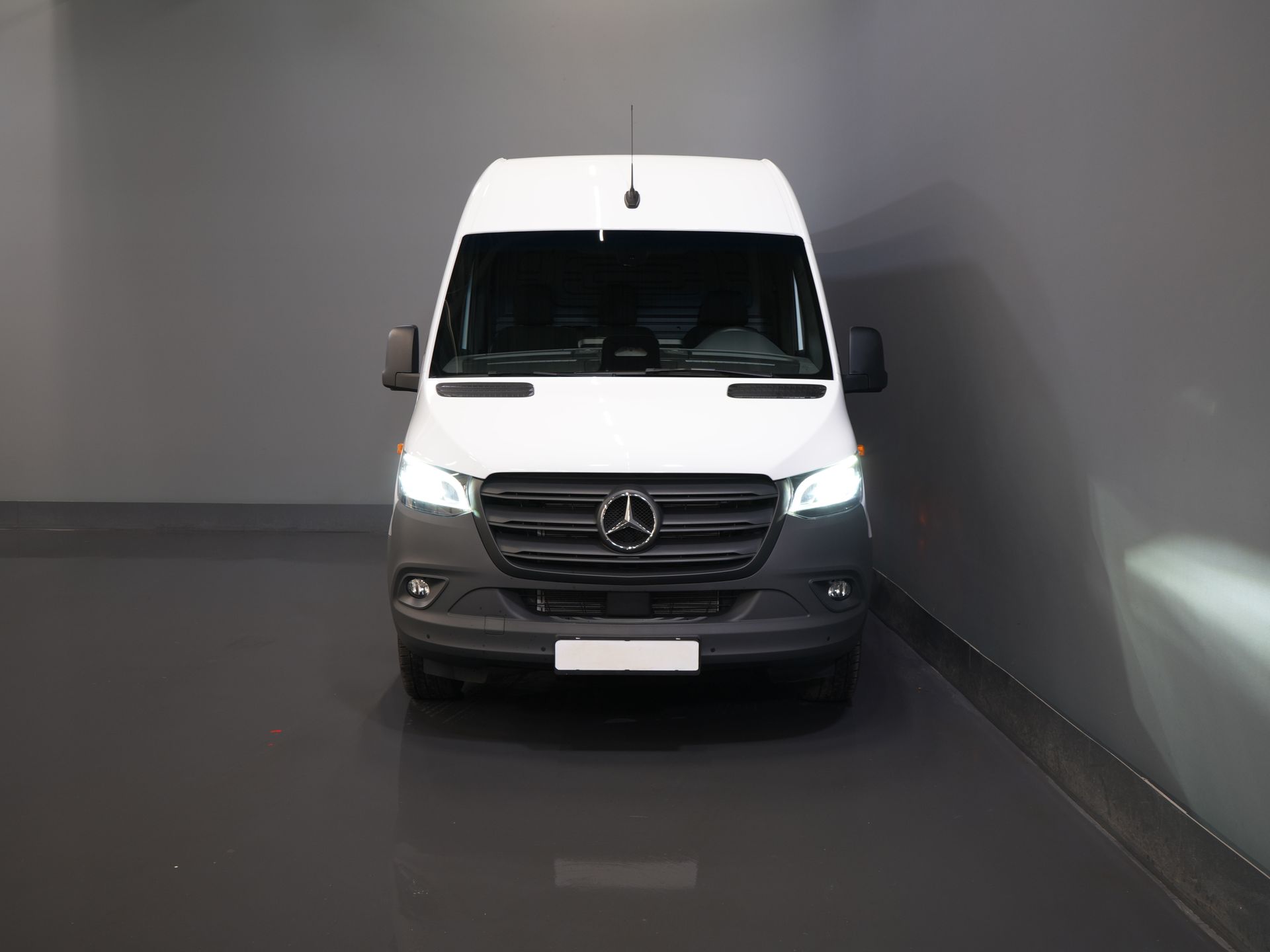 Mercedes-Benz Sprinter Bestelbus 317 Aut. L2H2 BPM VRIJ! LED/ 270 Gr.Deuren/ Gev.Stoel/ Stoelverw./ Navi/ Camera/ PDC/ Betimmerd/ Cruise 6