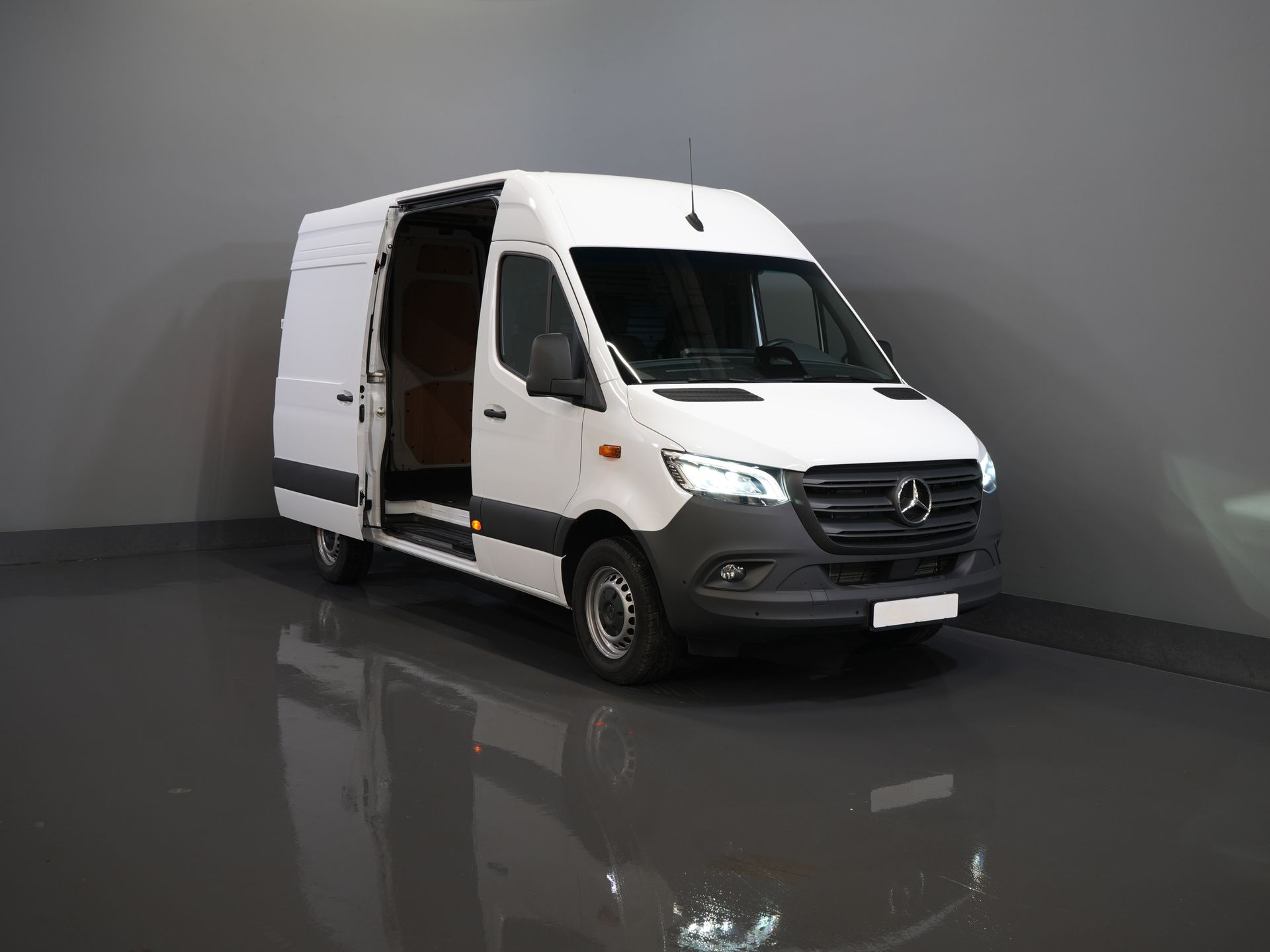 Mercedes-Benz Sprinter Bestelbus 317 Aut. L2H2 BPM VRIJ! LED/ 270 Gr.Deuren/ Gev.Stoel/ Stoelverw./ Navi/ Camera/ PDC/ Betimmerd/ Cruise 8